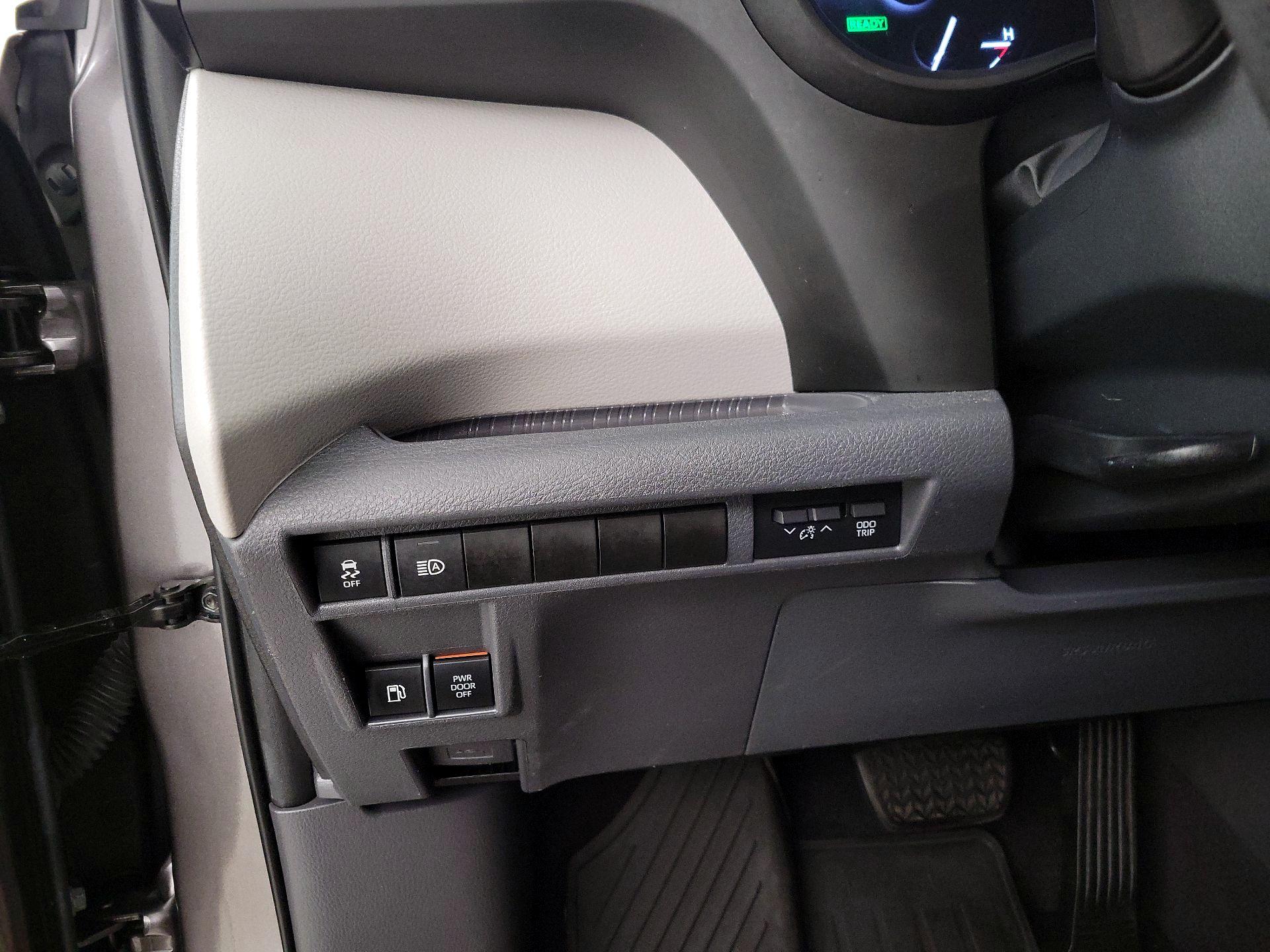 Thumbnail: 2022 Toyota Sienna - 13
