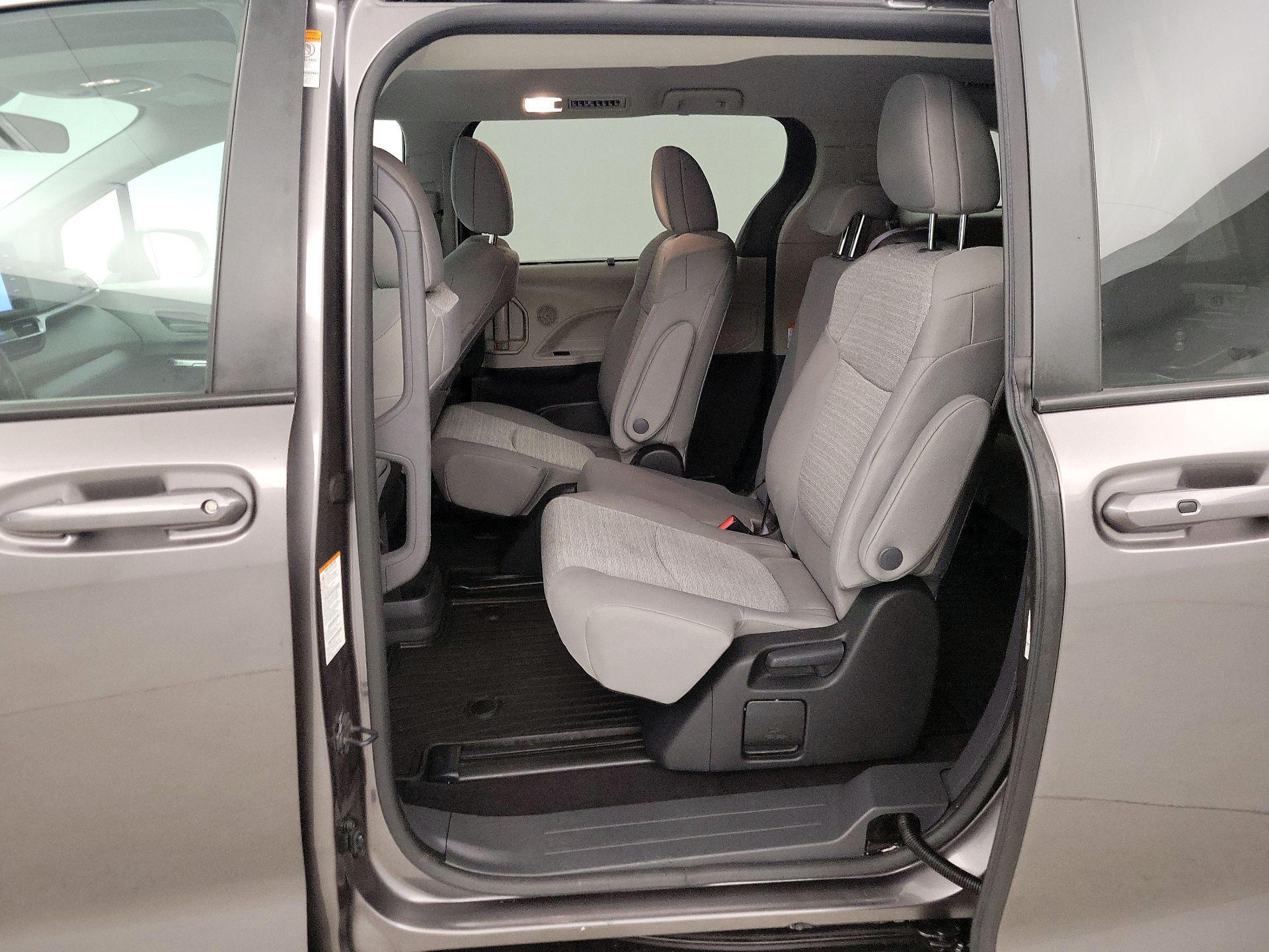 Thumbnail: 2022 Toyota Sienna - 19