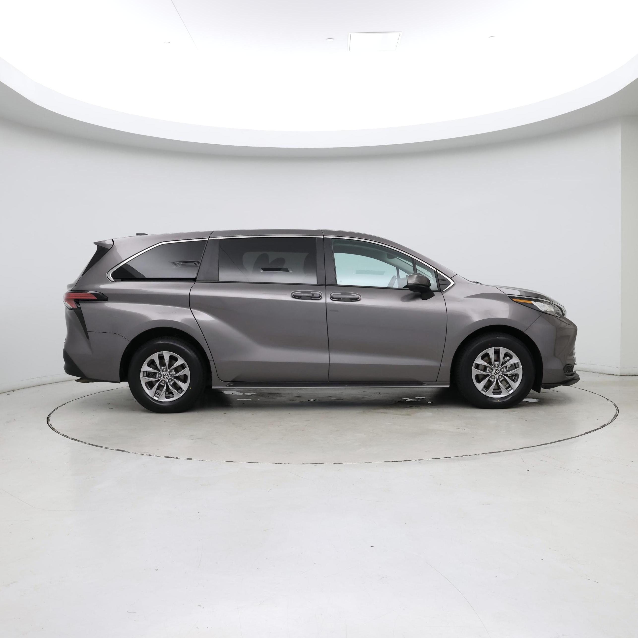Thumbnail: 2022 Toyota Sienna - 7
