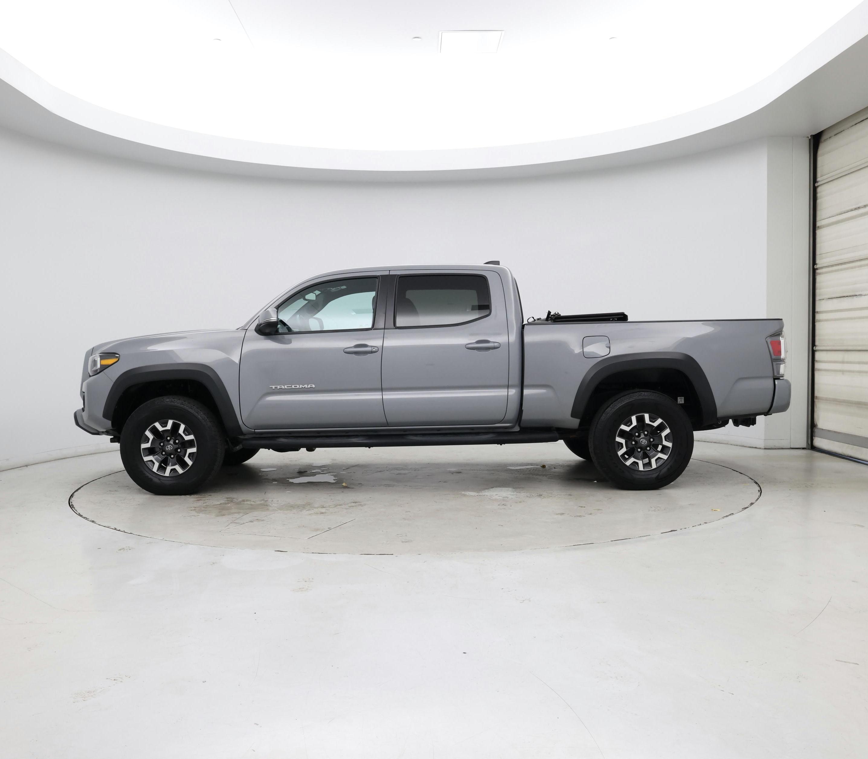 Thumbnail: 2021 Toyota Tacoma - 3