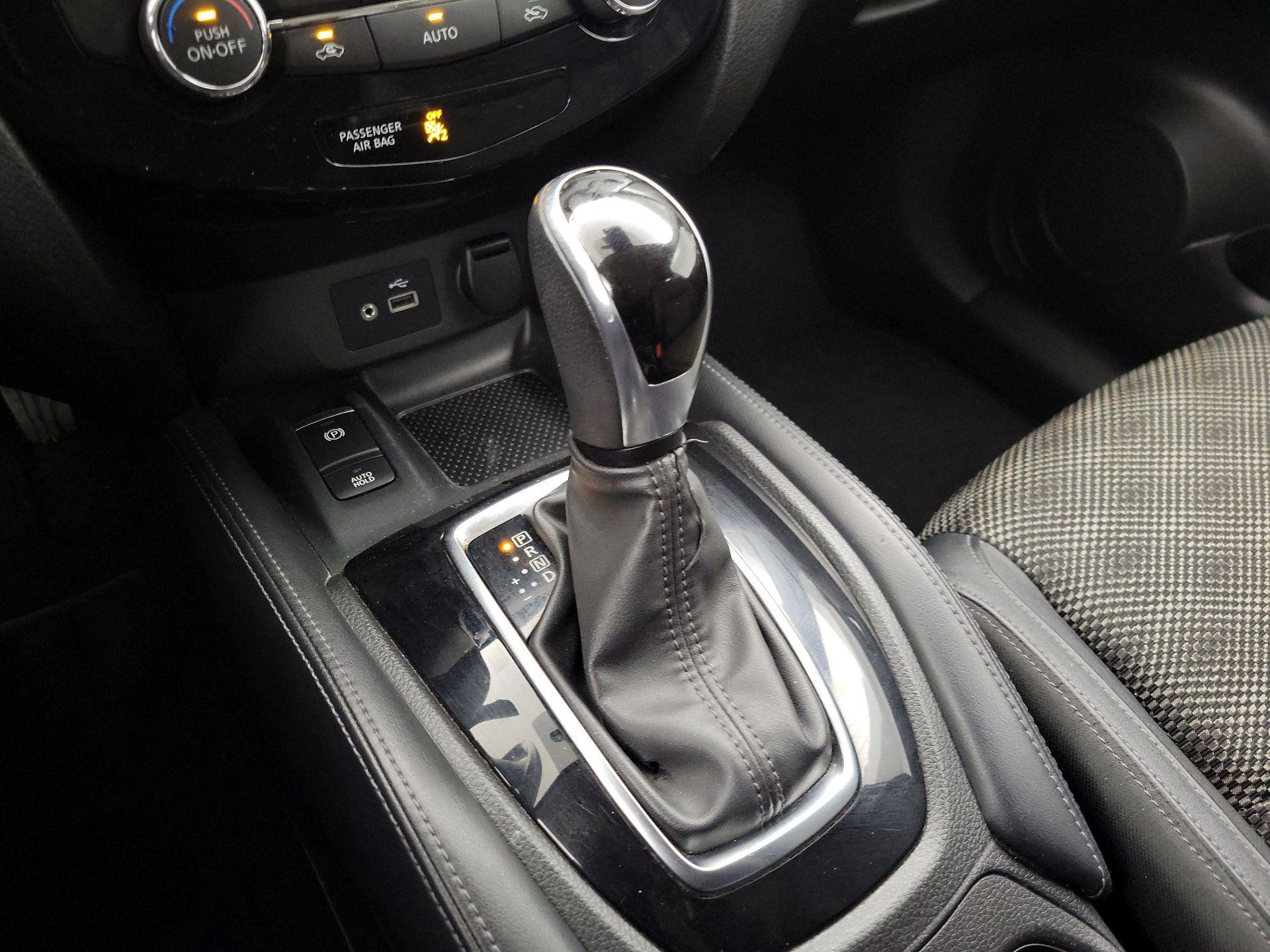 Thumbnail: 2020 Nissan Rogue Sport - 17