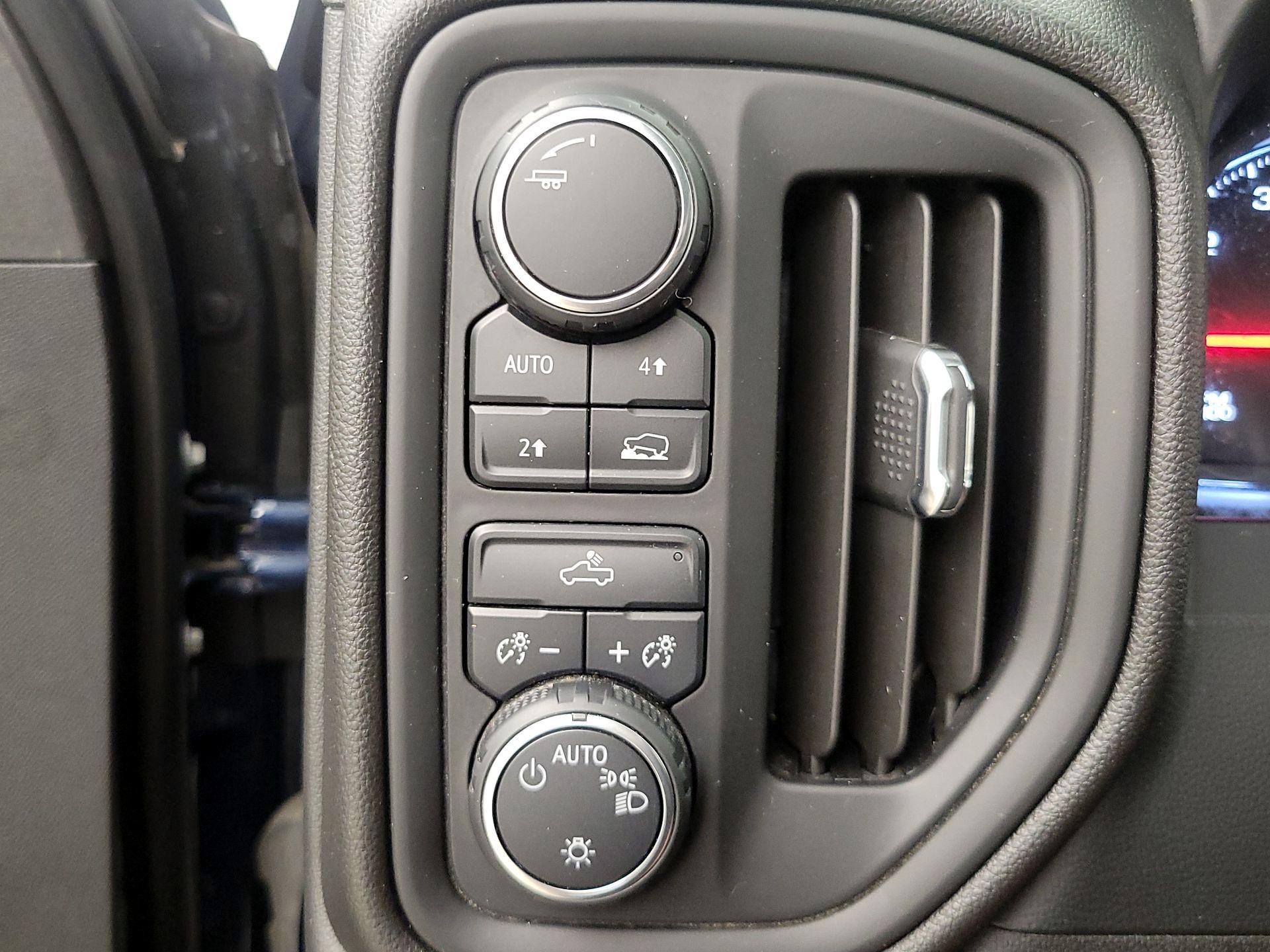 Thumbnail: 2020 Chevrolet Silverado 1500 - 13
