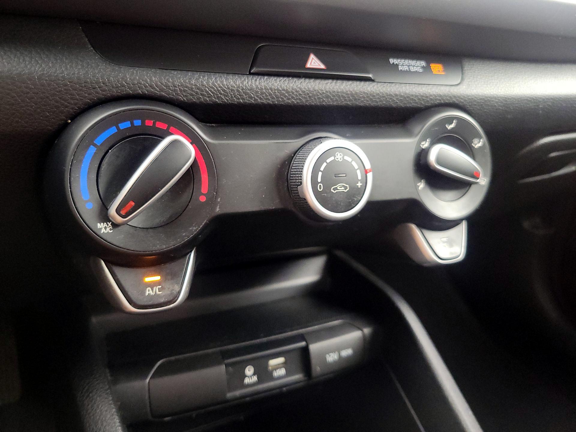 Thumbnail: 2019 Kia Rio - 16