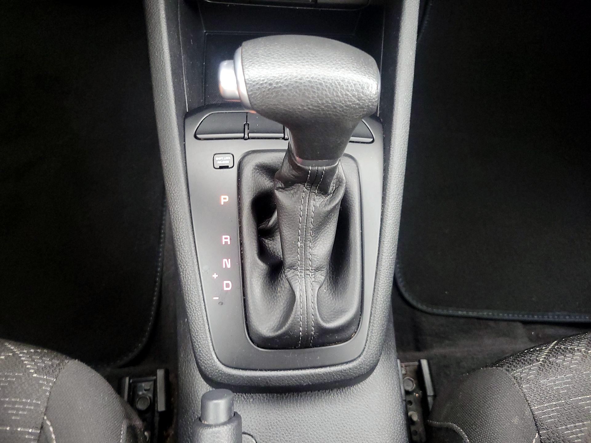 Thumbnail: 2019 Kia Rio - 17