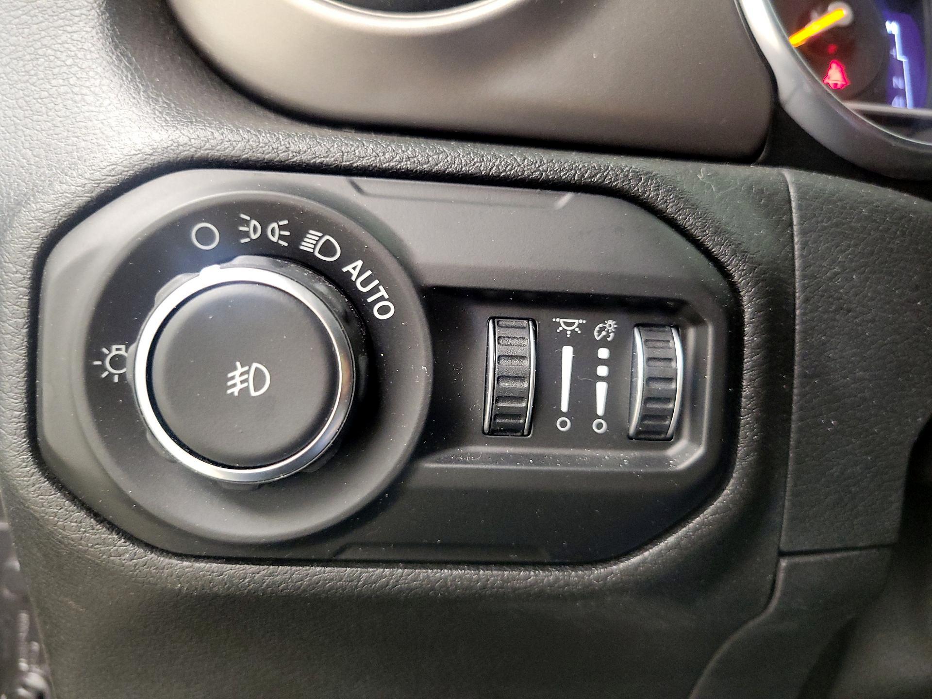 Thumbnail: 2018 Jeep Wrangler - 13