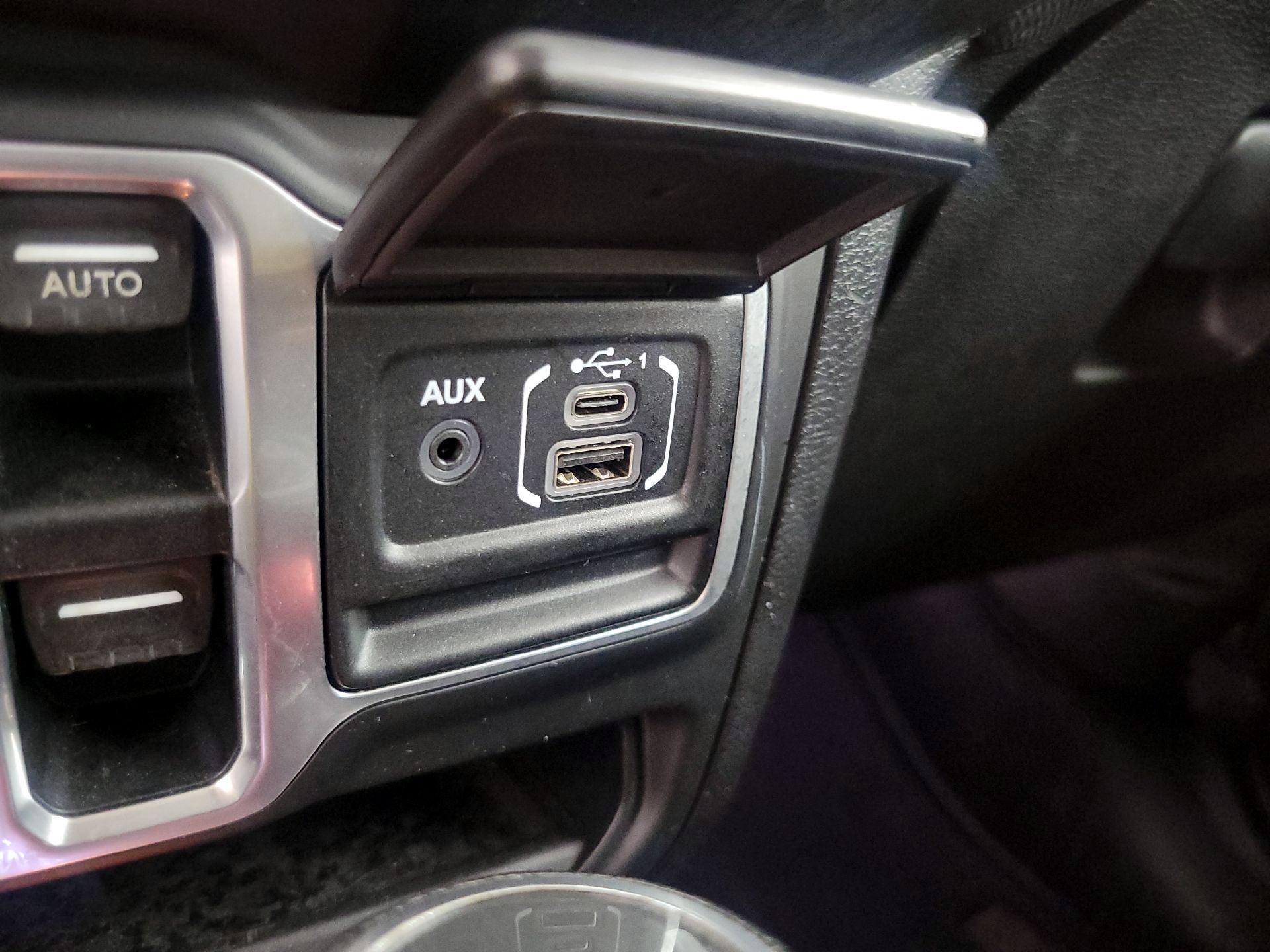 Thumbnail: 2018 Jeep Wrangler - 18