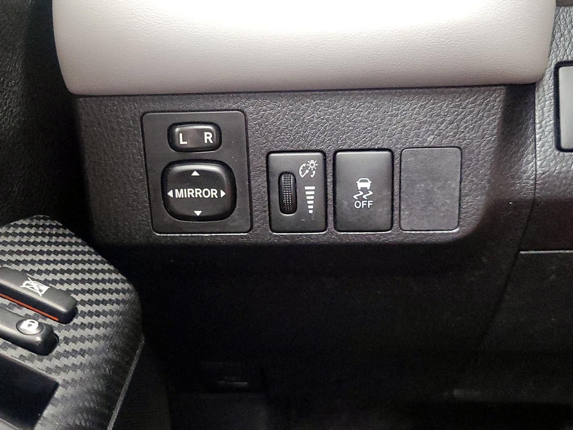 Thumbnail: 2014 Toyota RAV4 - 13
