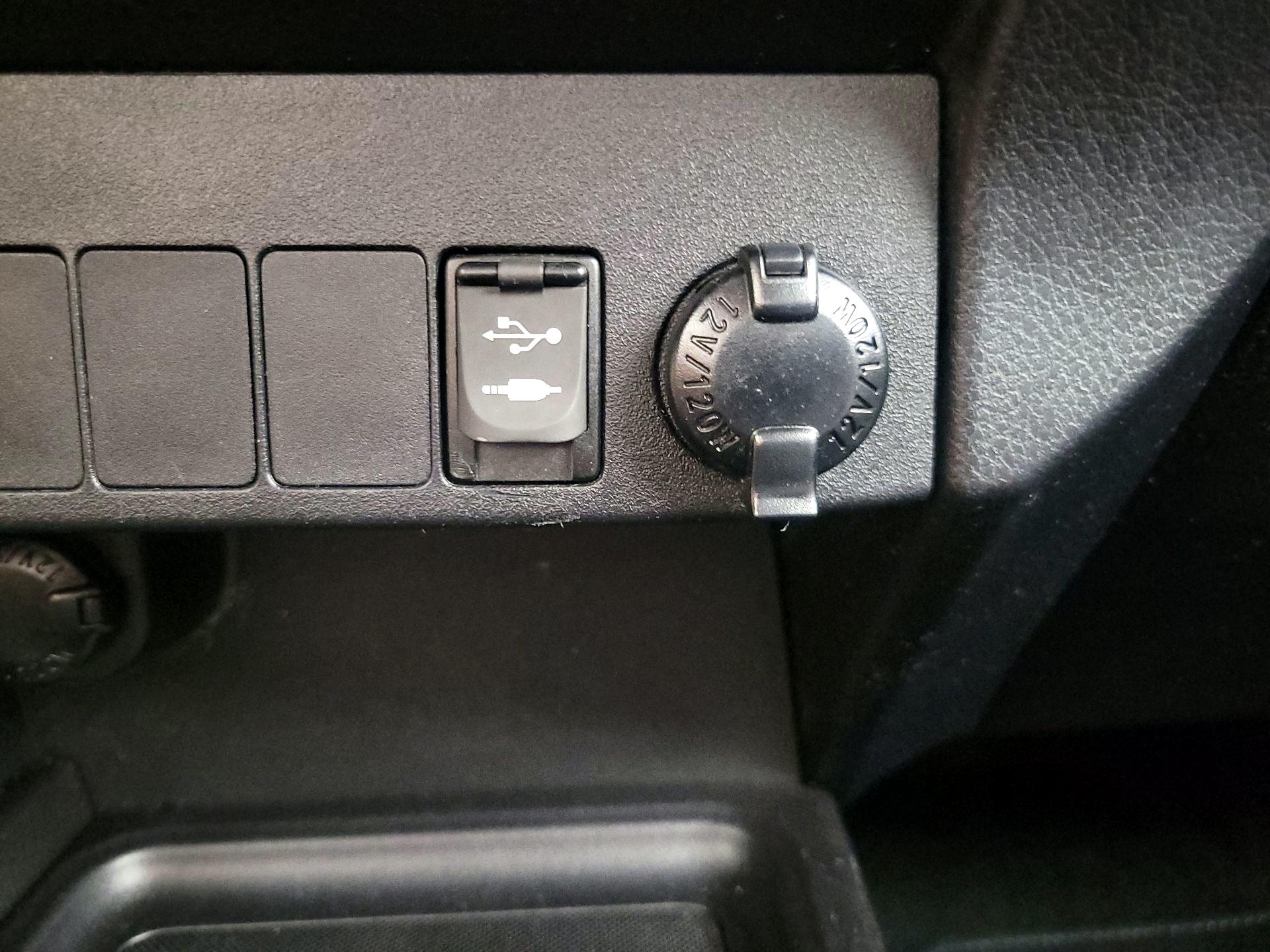 Thumbnail: 2014 Toyota RAV4 - 18