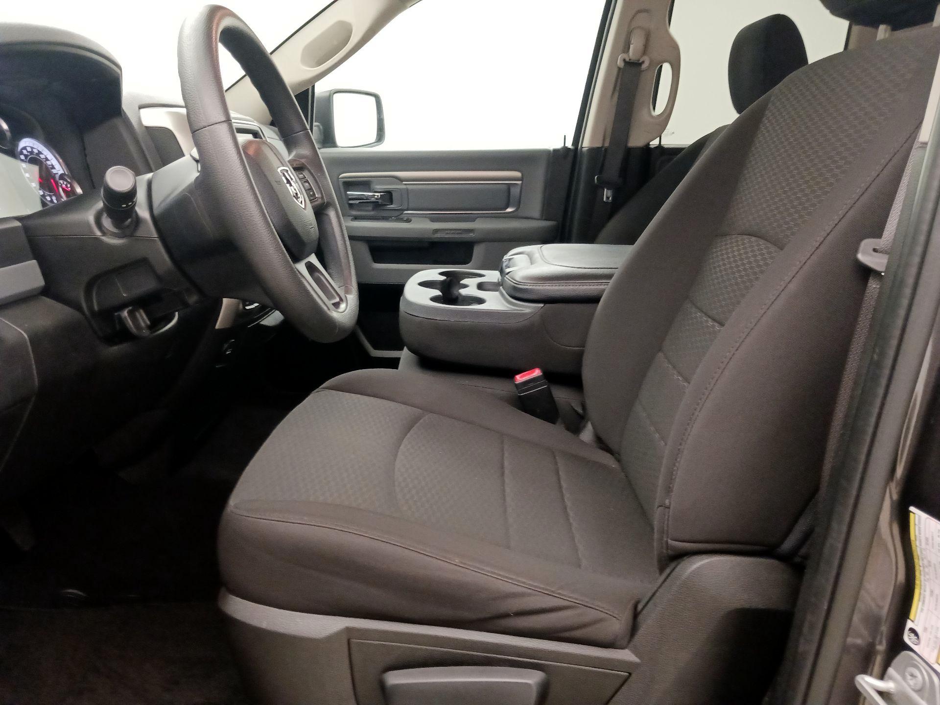 Thumbnail: 2020 RAM 1500 Classic - 11
