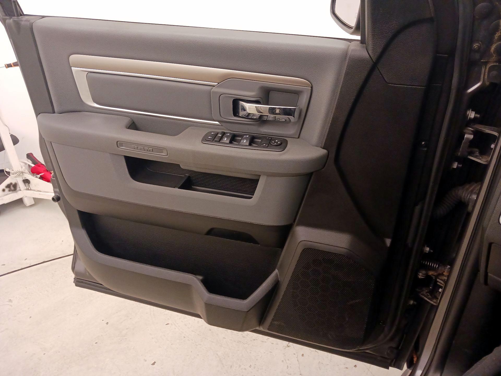 Thumbnail: 2020 RAM 1500 Classic - 12