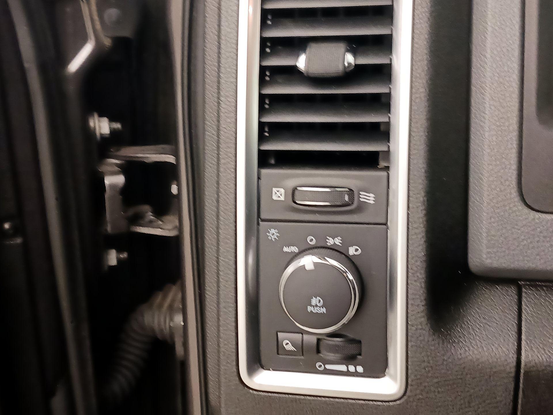 Thumbnail: 2020 RAM 1500 Classic - 13