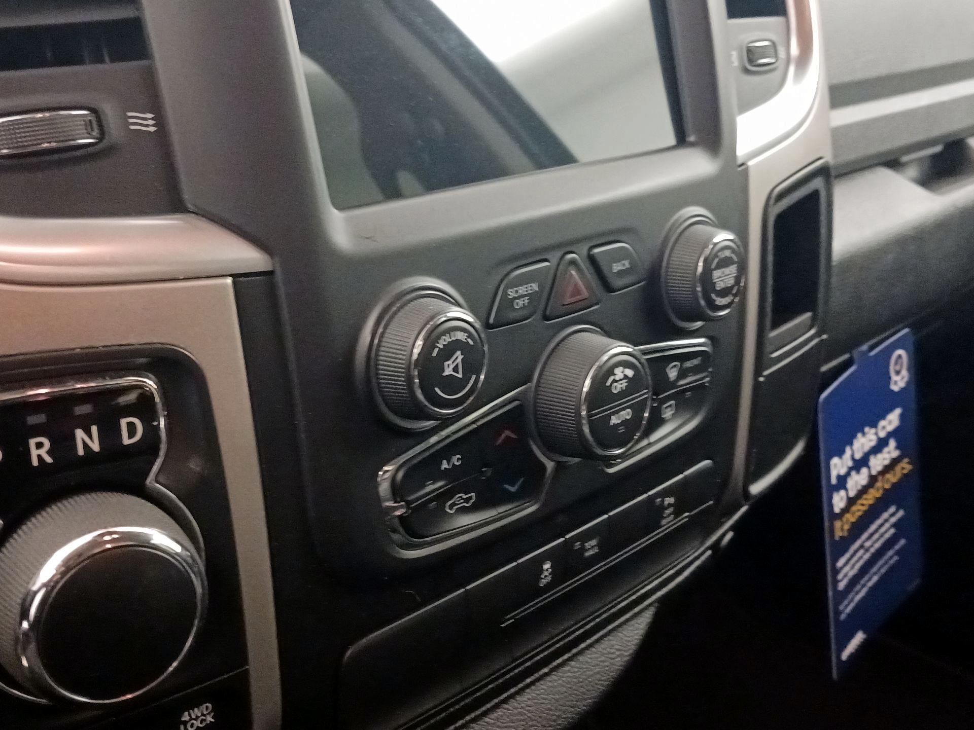 Thumbnail: 2020 RAM 1500 Classic - 16