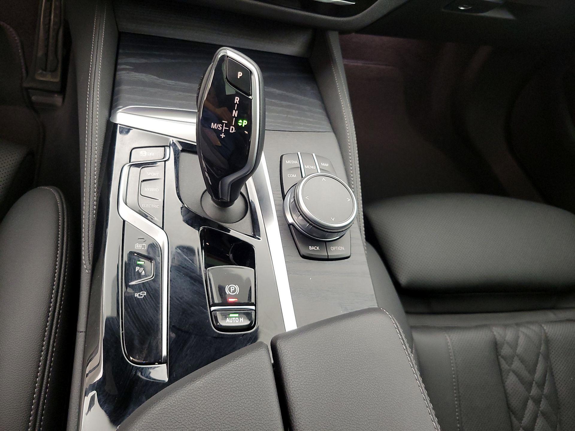 Thumbnail: 2021 BMW 5 Series - 18