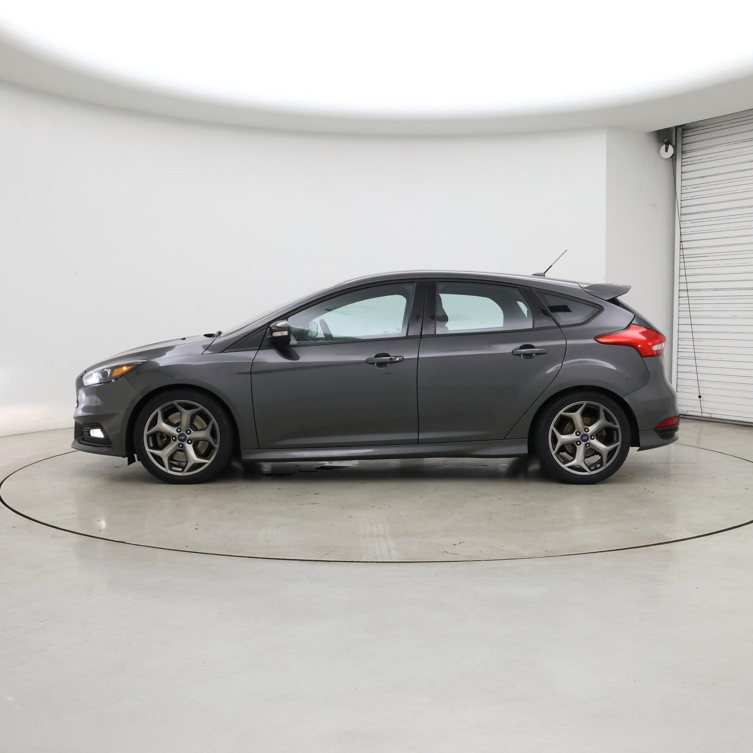 Thumbnail: 2017 Ford Focus - 3