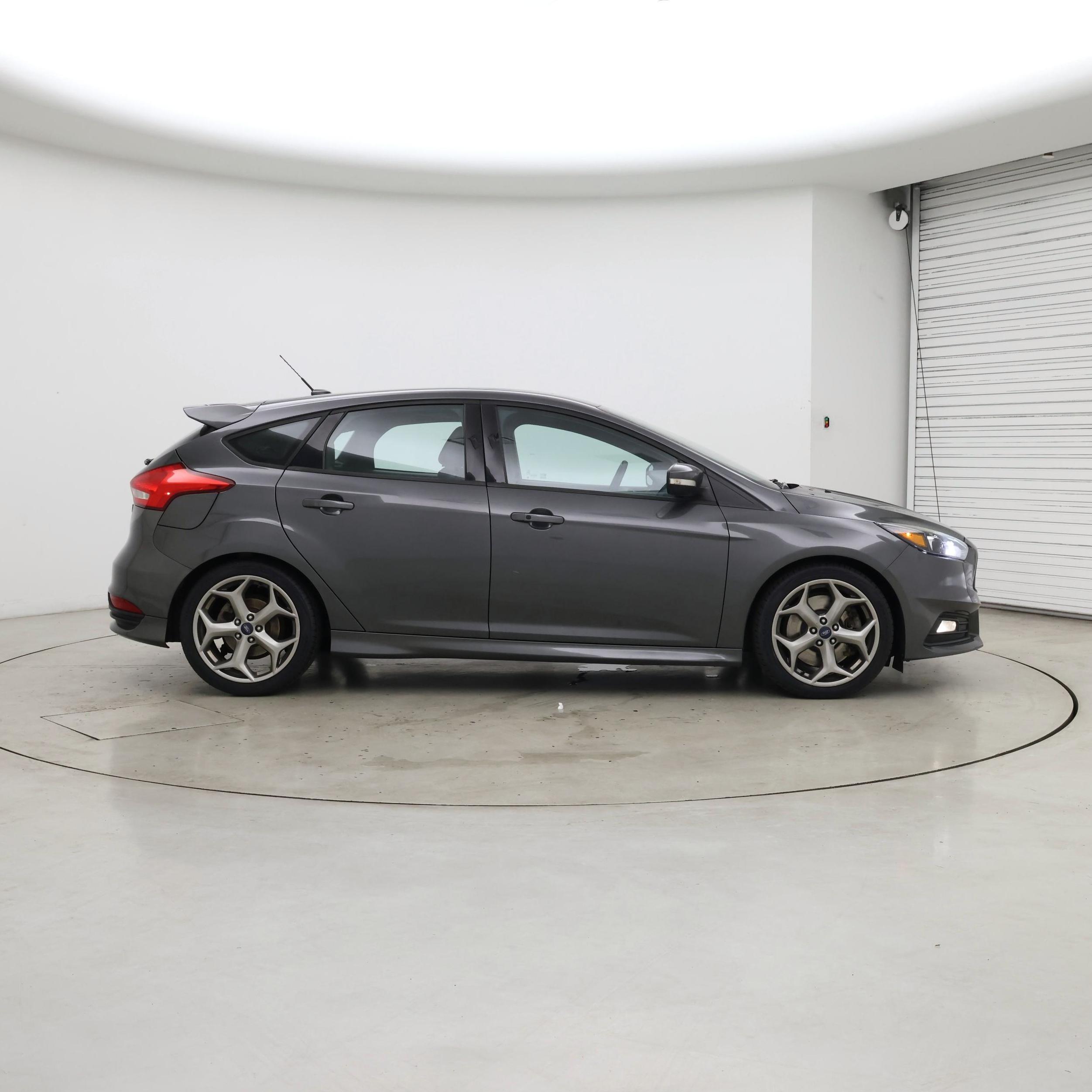 Thumbnail: 2017 Ford Focus - 7
