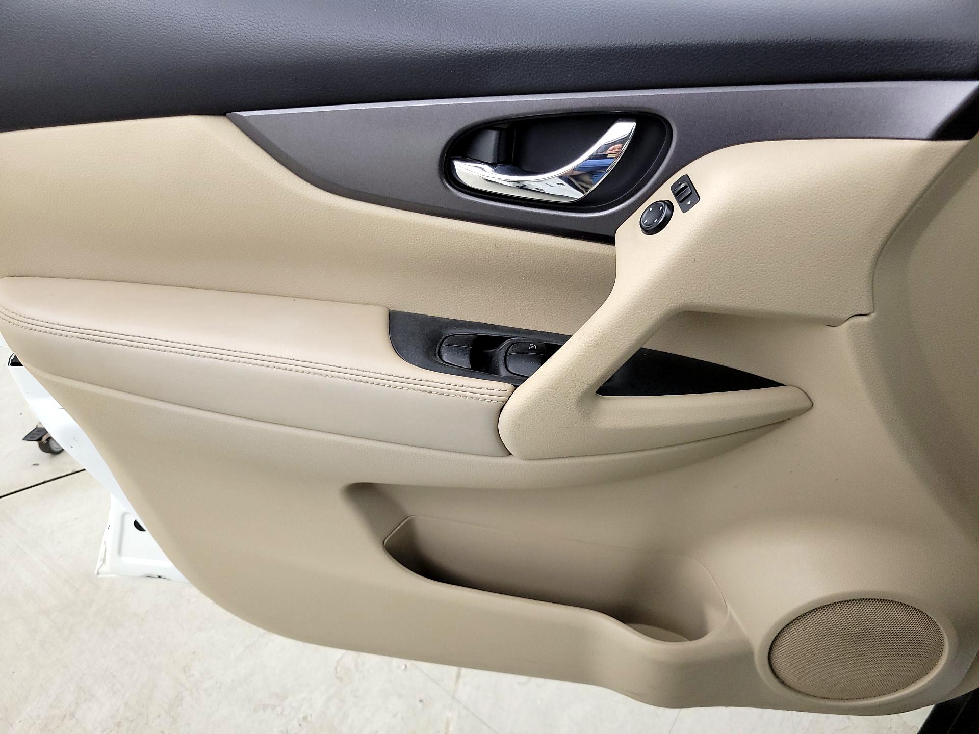 Thumbnail: 2016 Nissan Rogue - 12