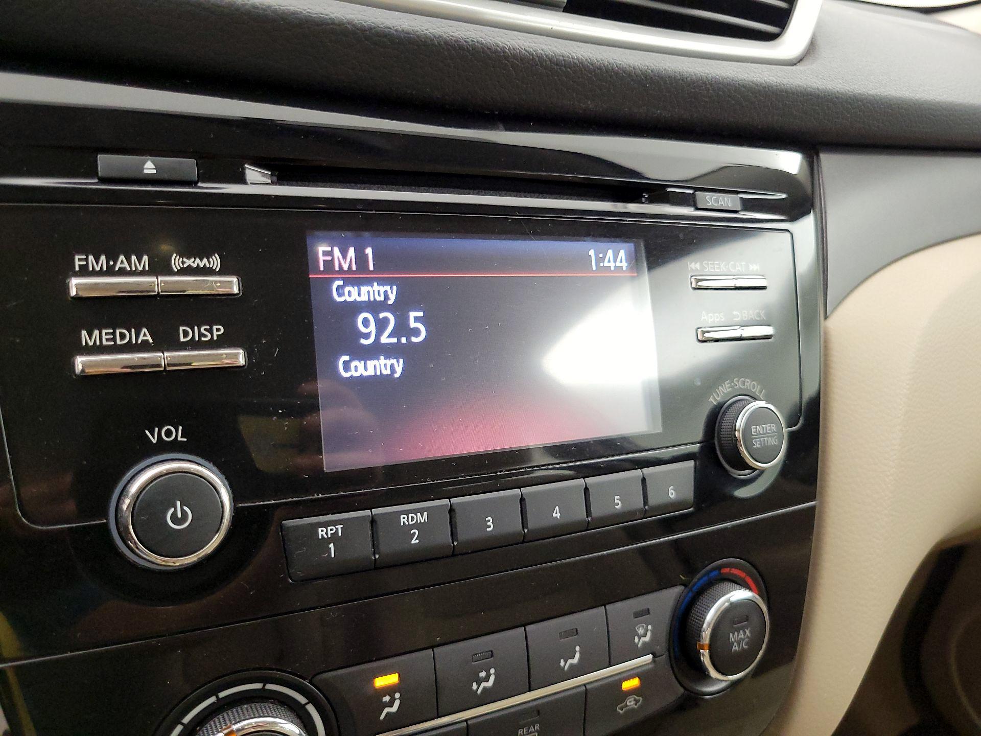 Thumbnail: 2016 Nissan Rogue - 15
