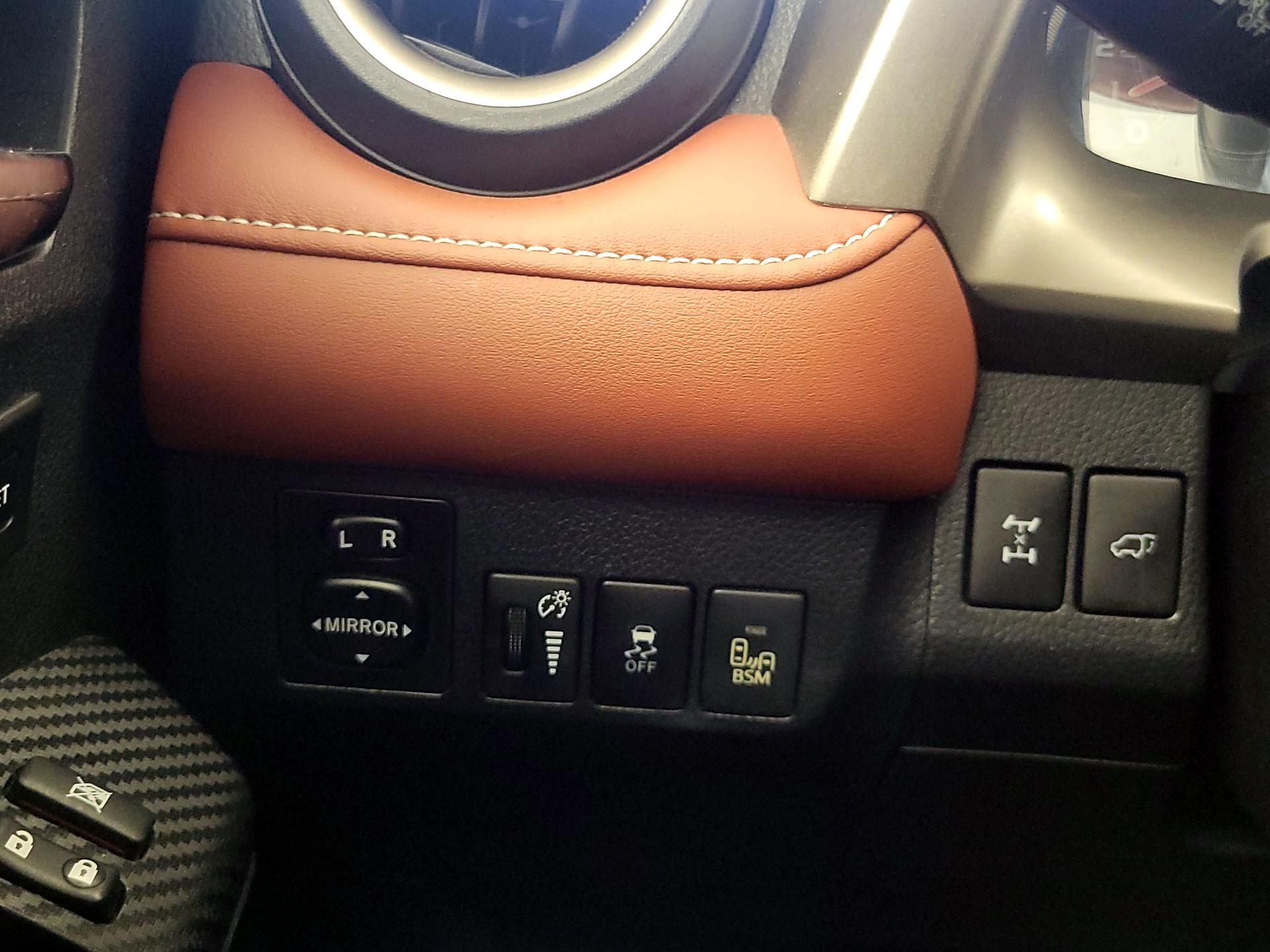 Thumbnail: 2013 Toyota RAV4 - 13