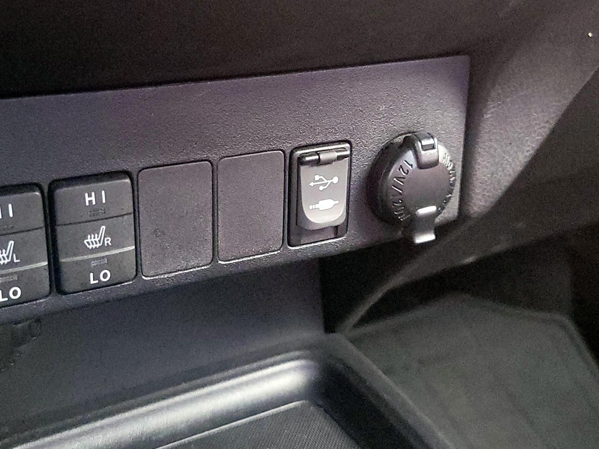 Thumbnail: 2013 Toyota RAV4 - 19