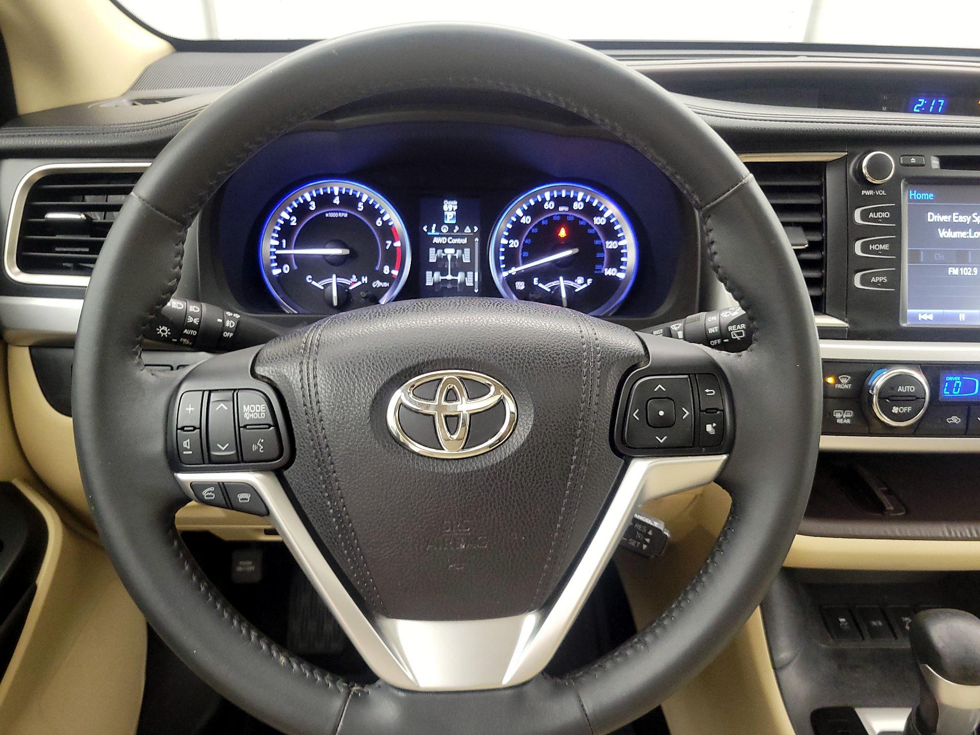 Thumbnail: 2016 Toyota Highlander - 10