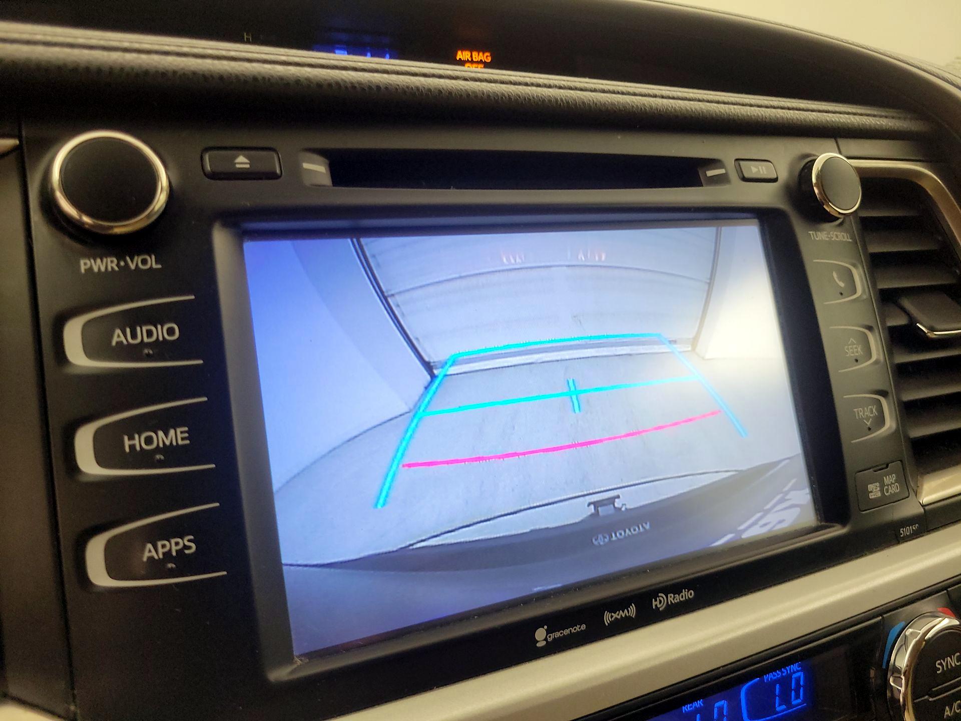 Thumbnail: 2016 Toyota Highlander - 14