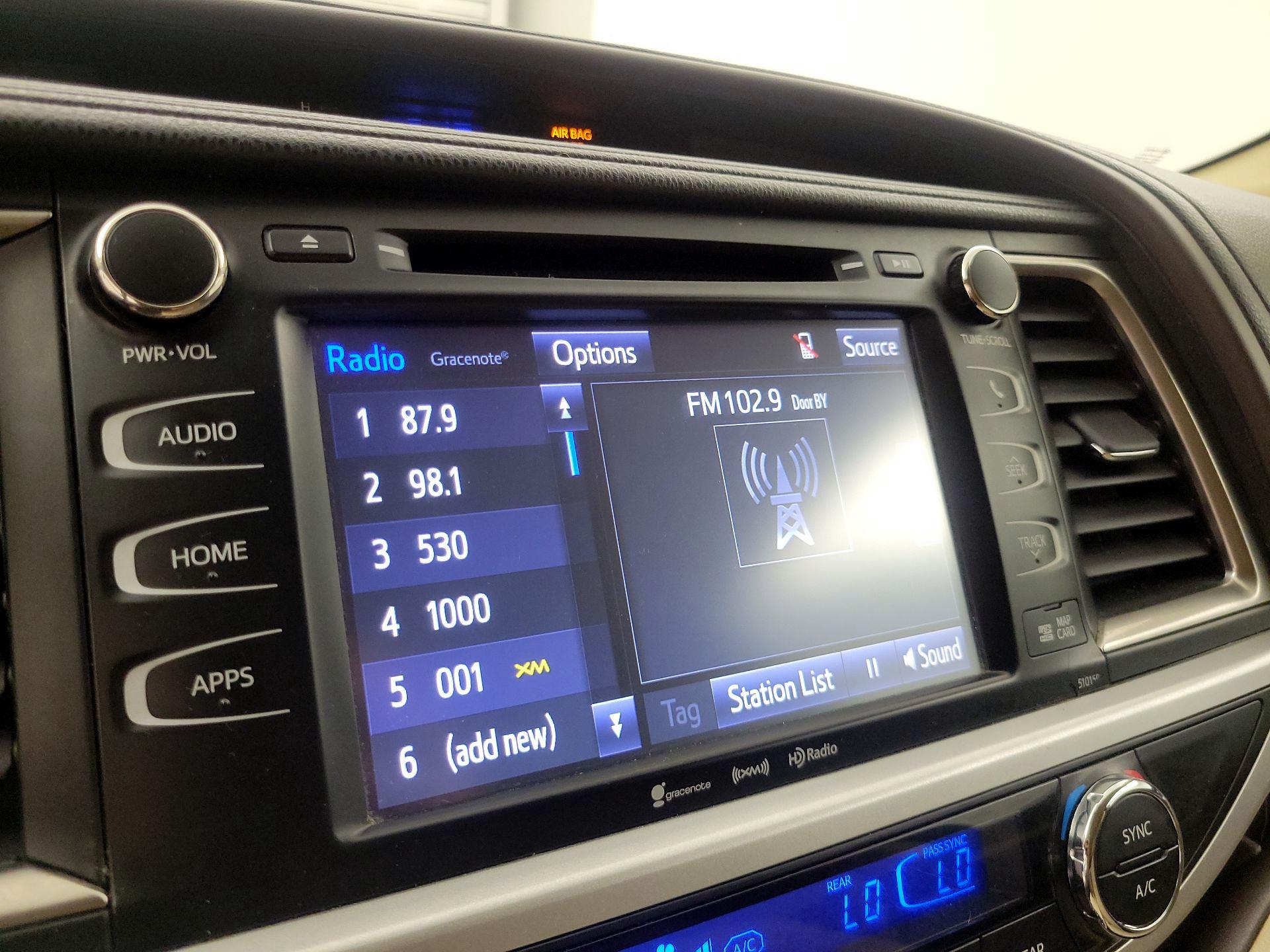 Thumbnail: 2016 Toyota Highlander - 15