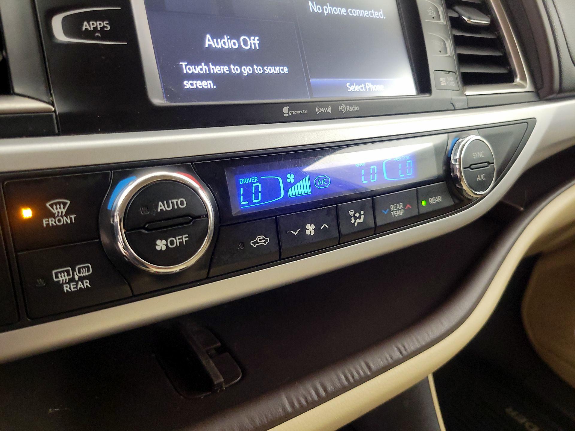 Thumbnail: 2016 Toyota Highlander - 16