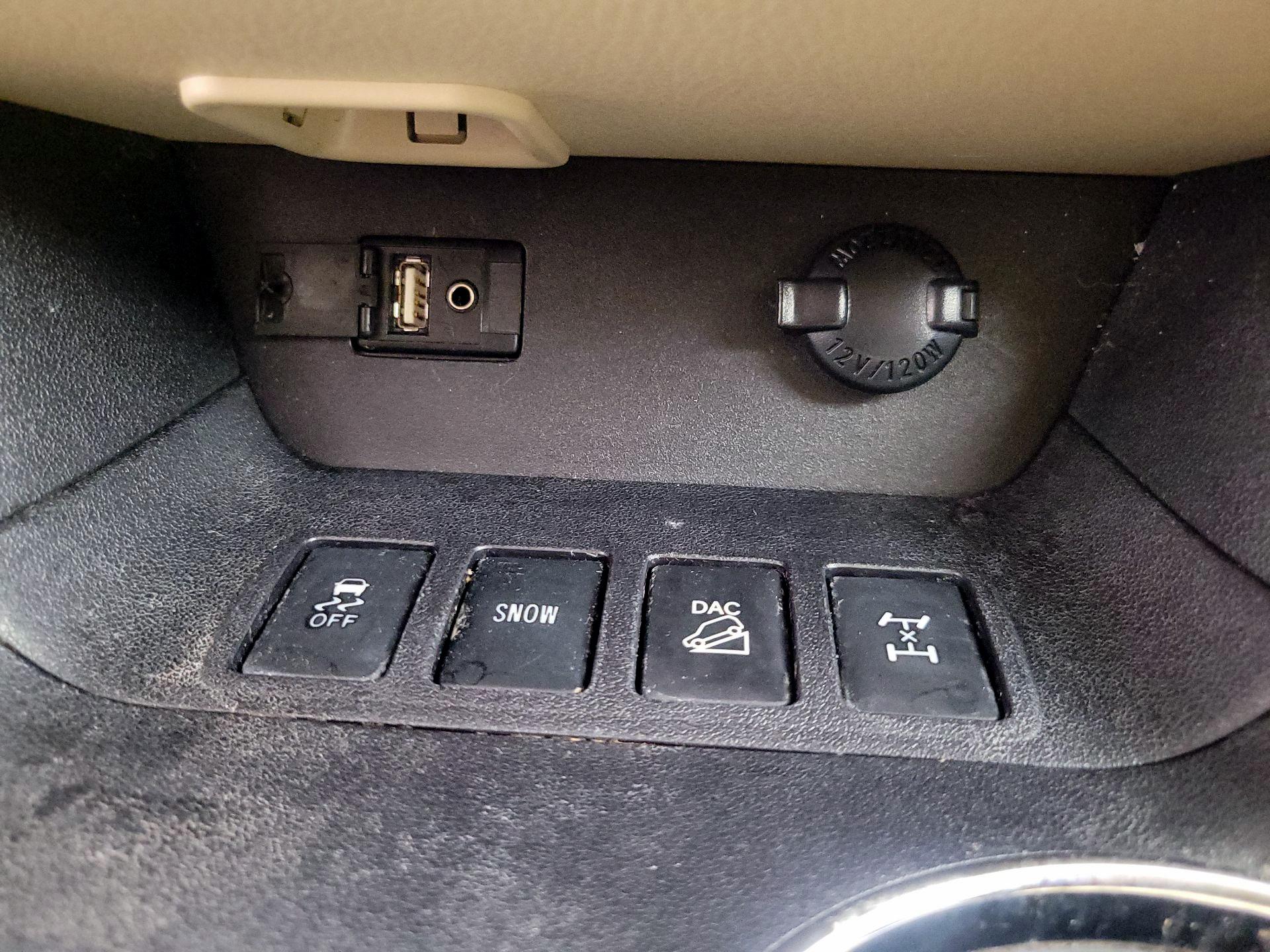 Thumbnail: 2016 Toyota Highlander - 18