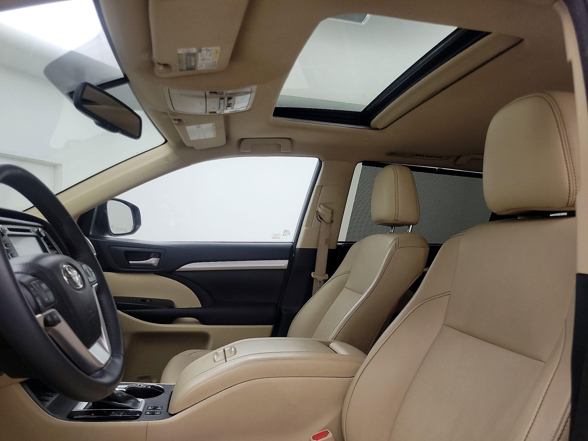 Thumbnail: 2016 Toyota Highlander - 19