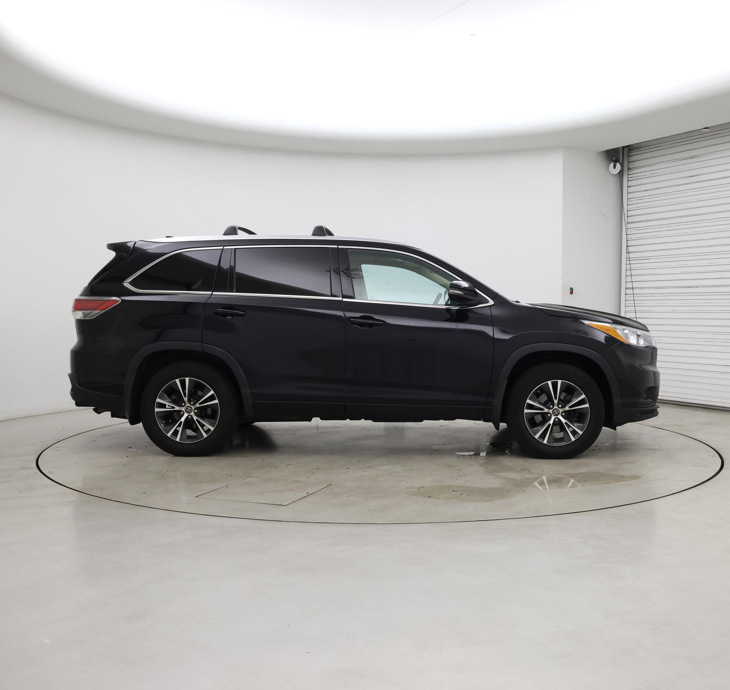 Thumbnail: 2016 Toyota Highlander - 7