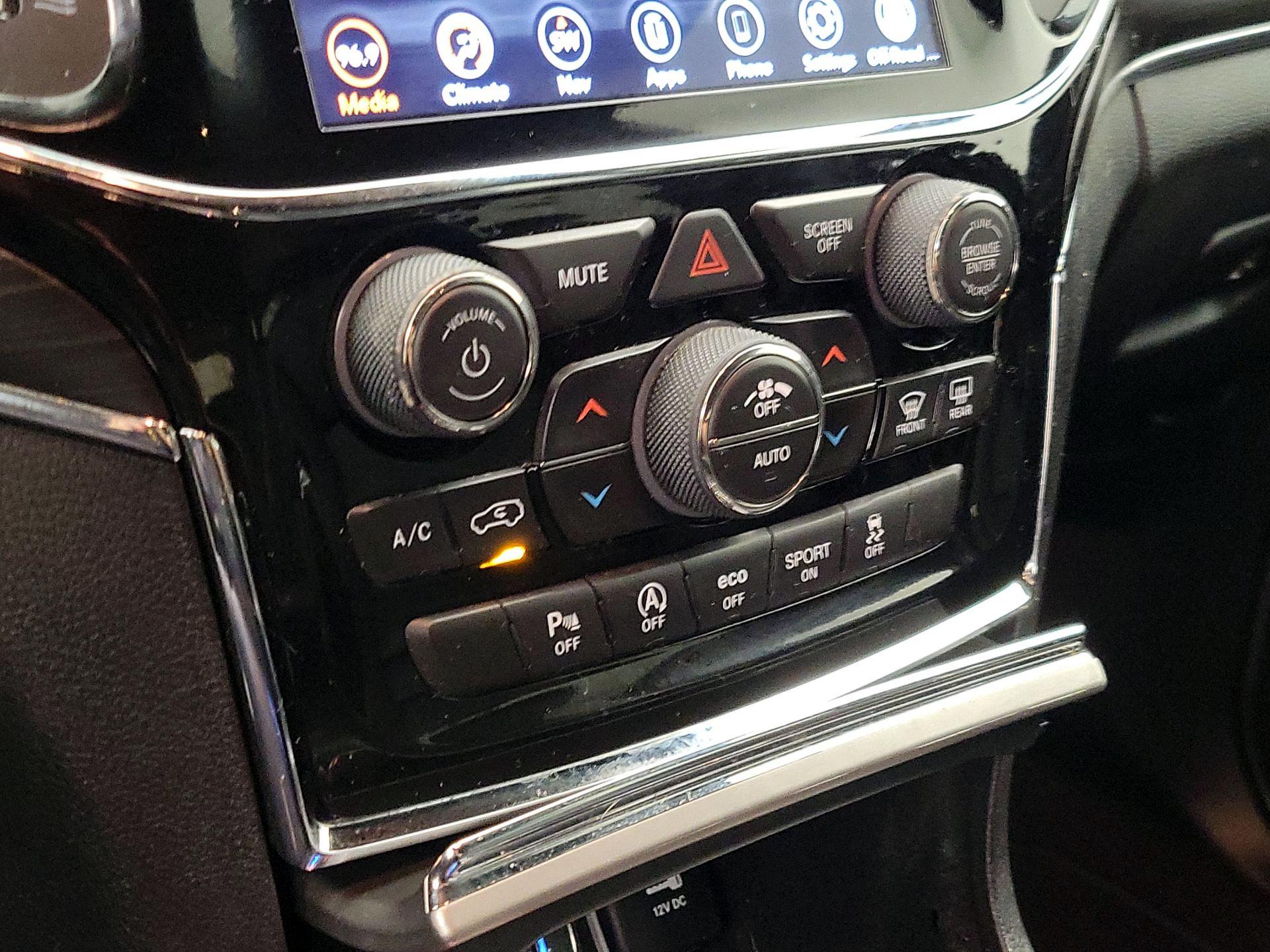 Thumbnail: 2020 Jeep Grand Cherokee - 16