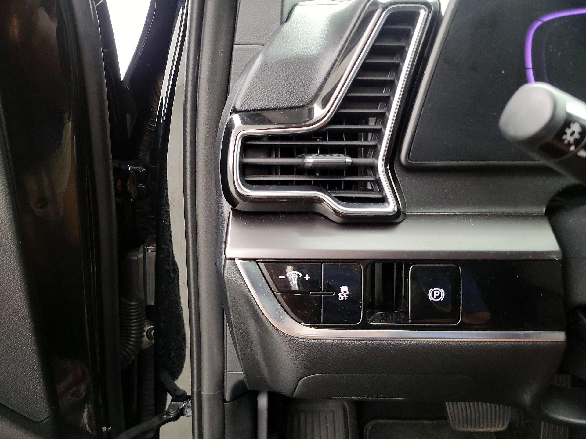 Thumbnail: 2023 Kia Sportage - 13