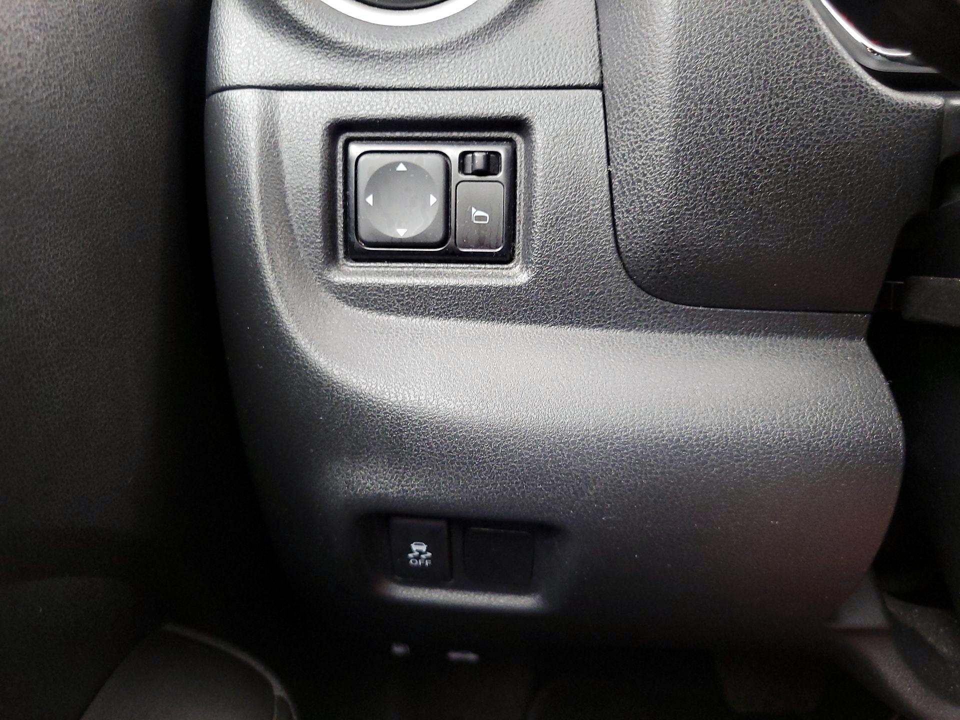 Thumbnail: 2018 Nissan Versa - 13