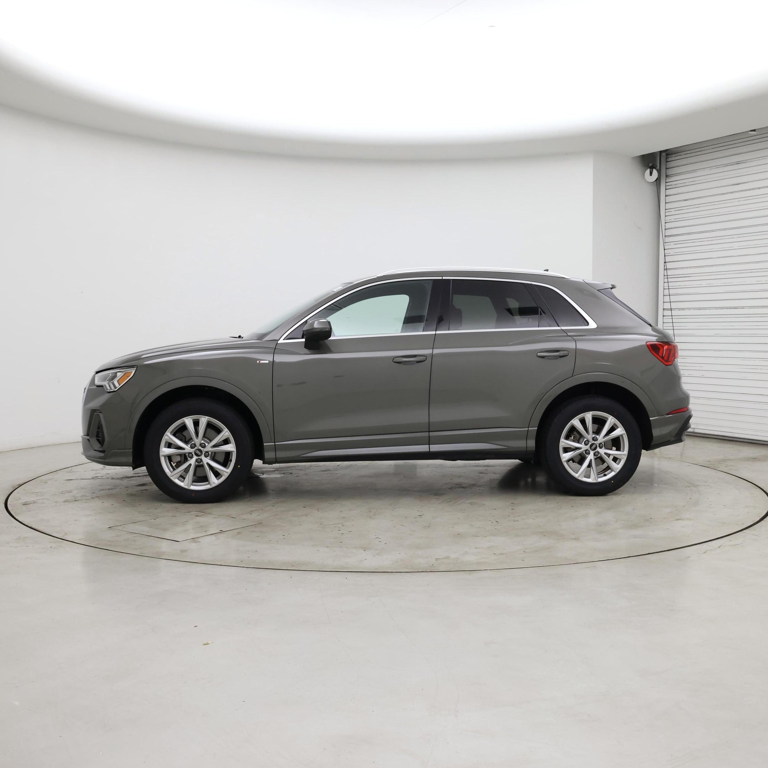 Thumbnail: 2021 Audi Q3 - 3
