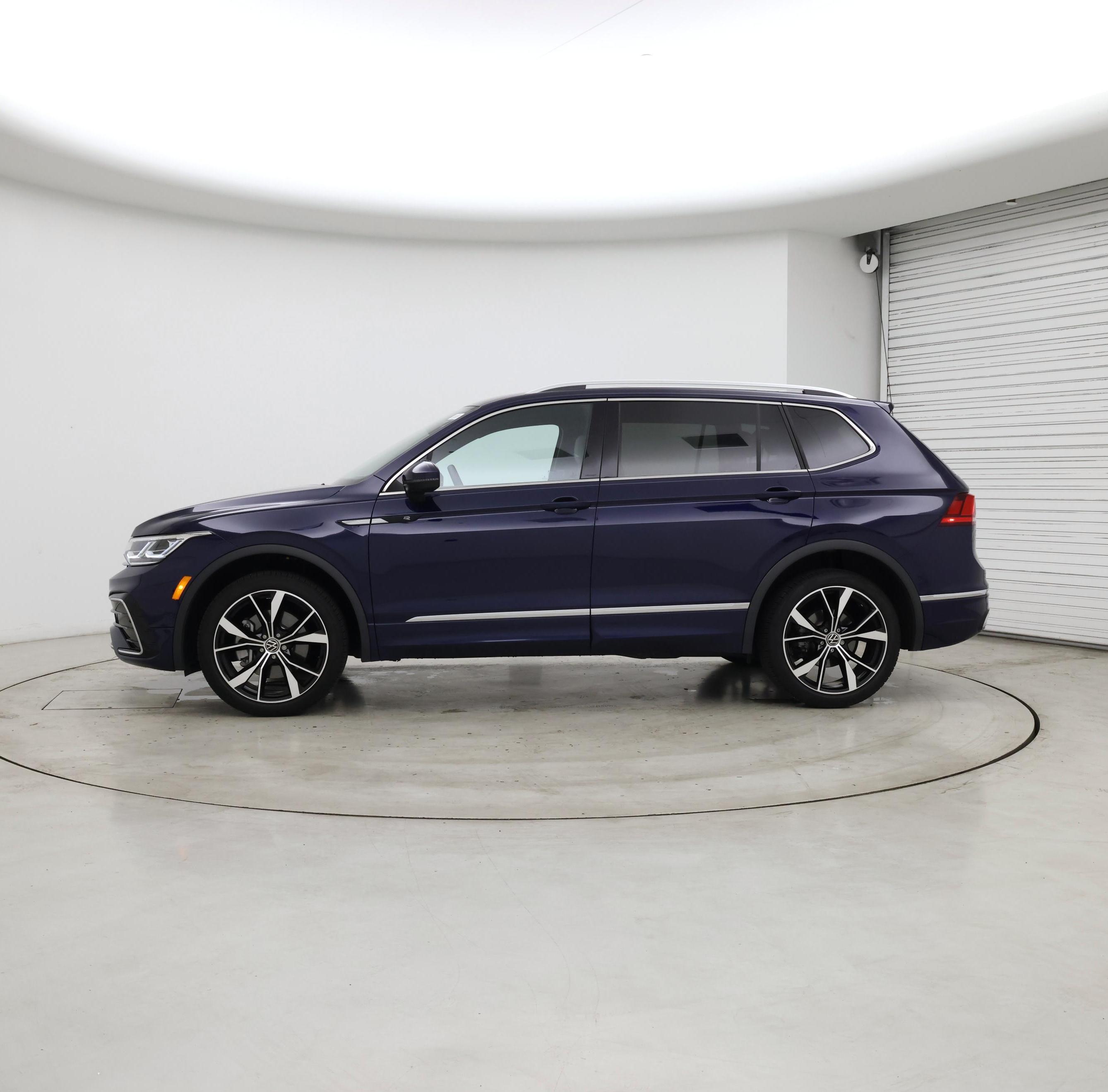 Thumbnail: 2023 Volkswagen Tiguan - 3