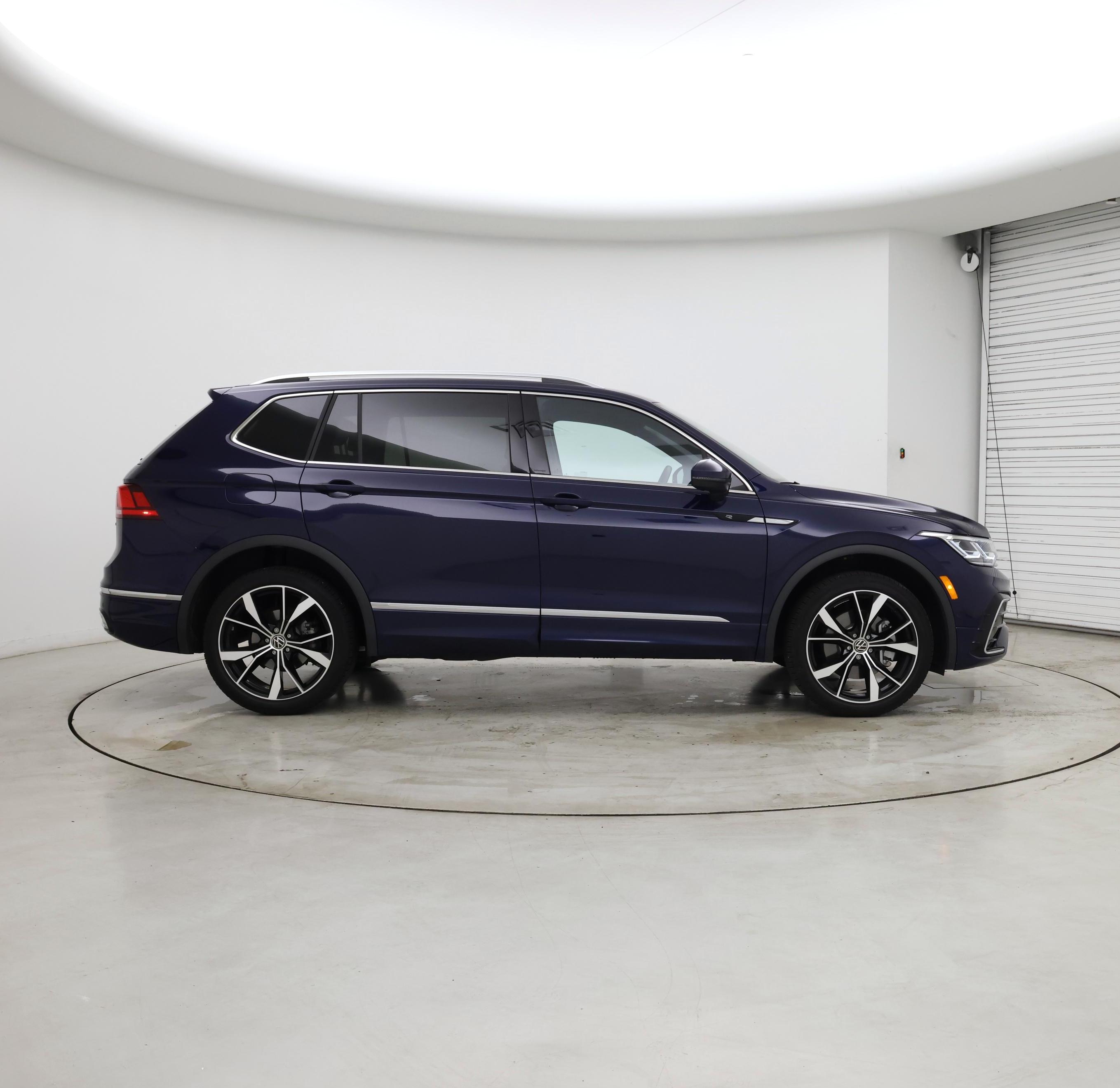 Thumbnail: 2023 Volkswagen Tiguan - 7