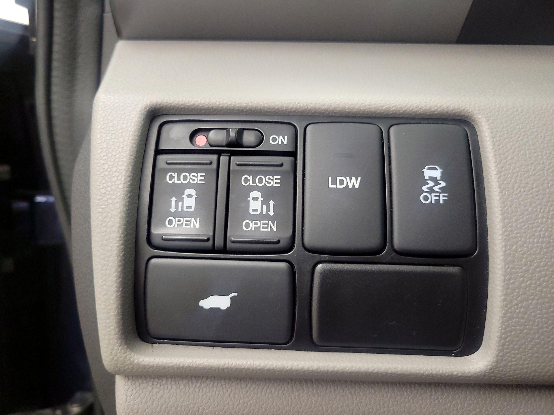 Thumbnail: 2016 Honda Odyssey - 13