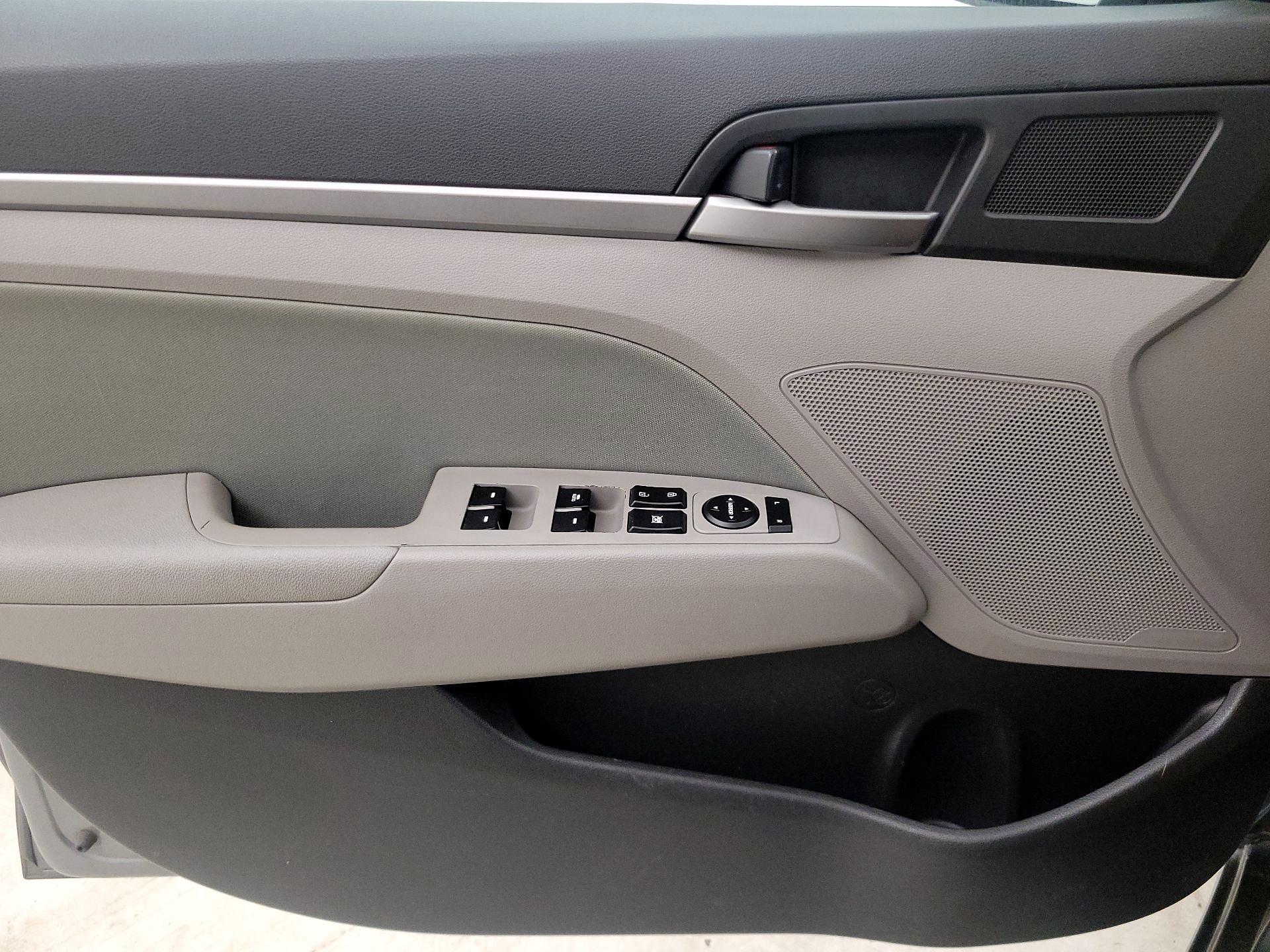 Thumbnail: 2018 Hyundai Elantra - 12