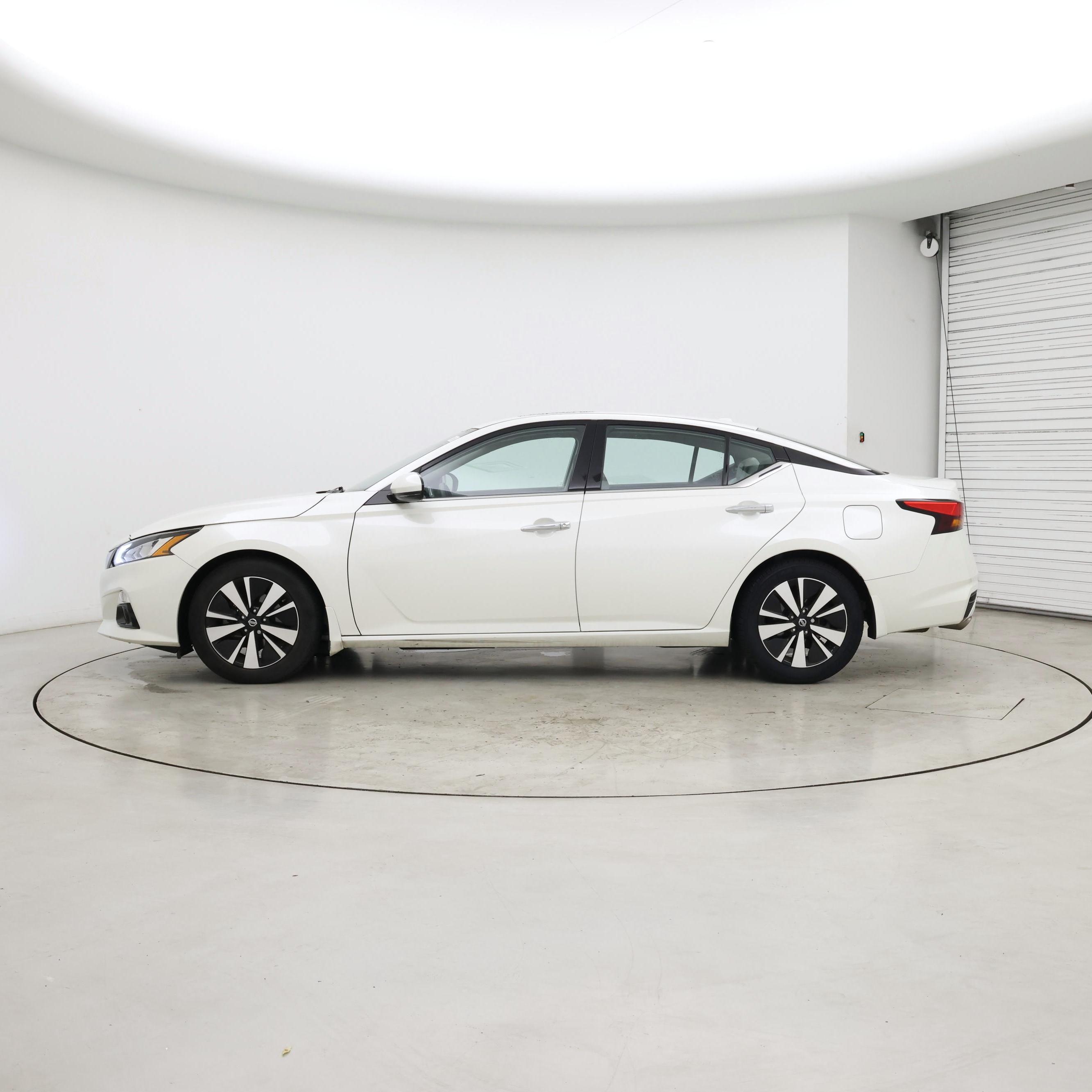 Thumbnail: 2019 Nissan Altima - 3