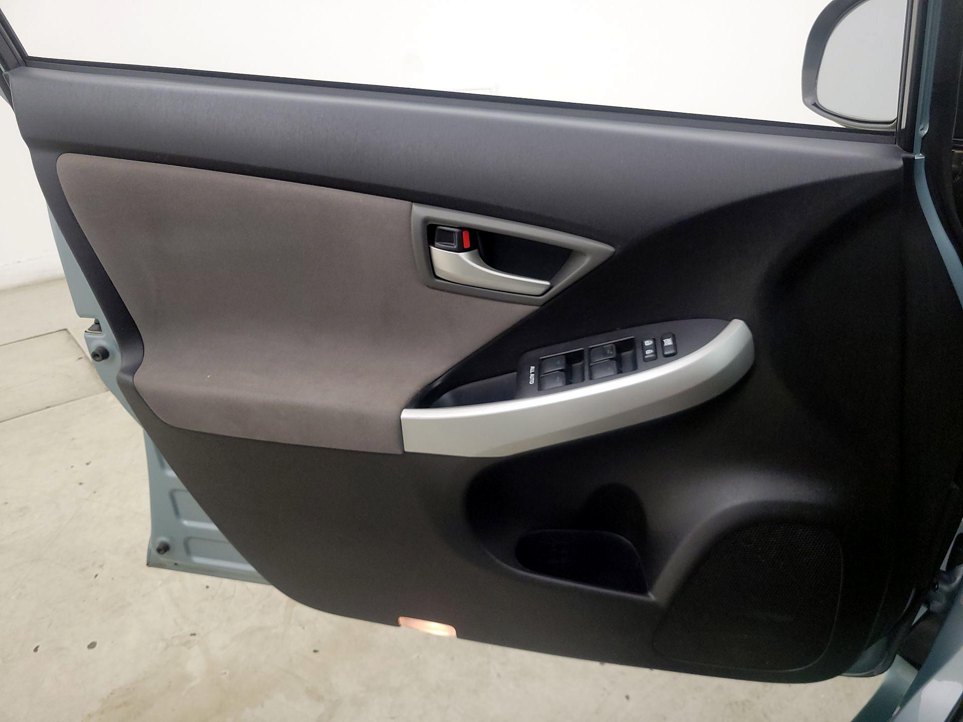 Thumbnail: 2014 Toyota Prius - 12