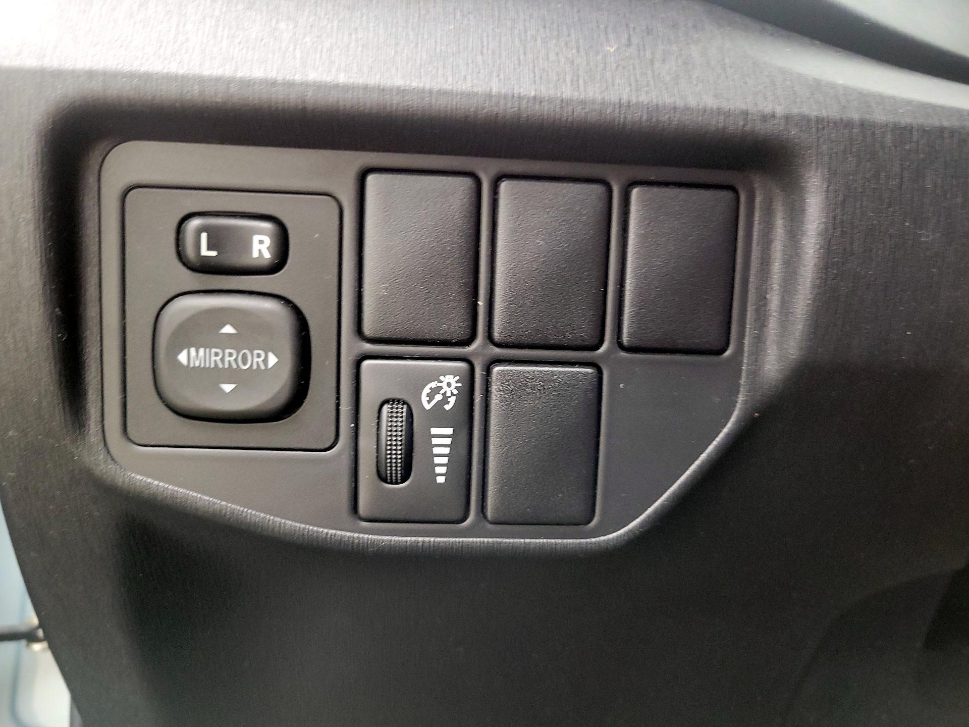 Thumbnail: 2014 Toyota Prius - 13
