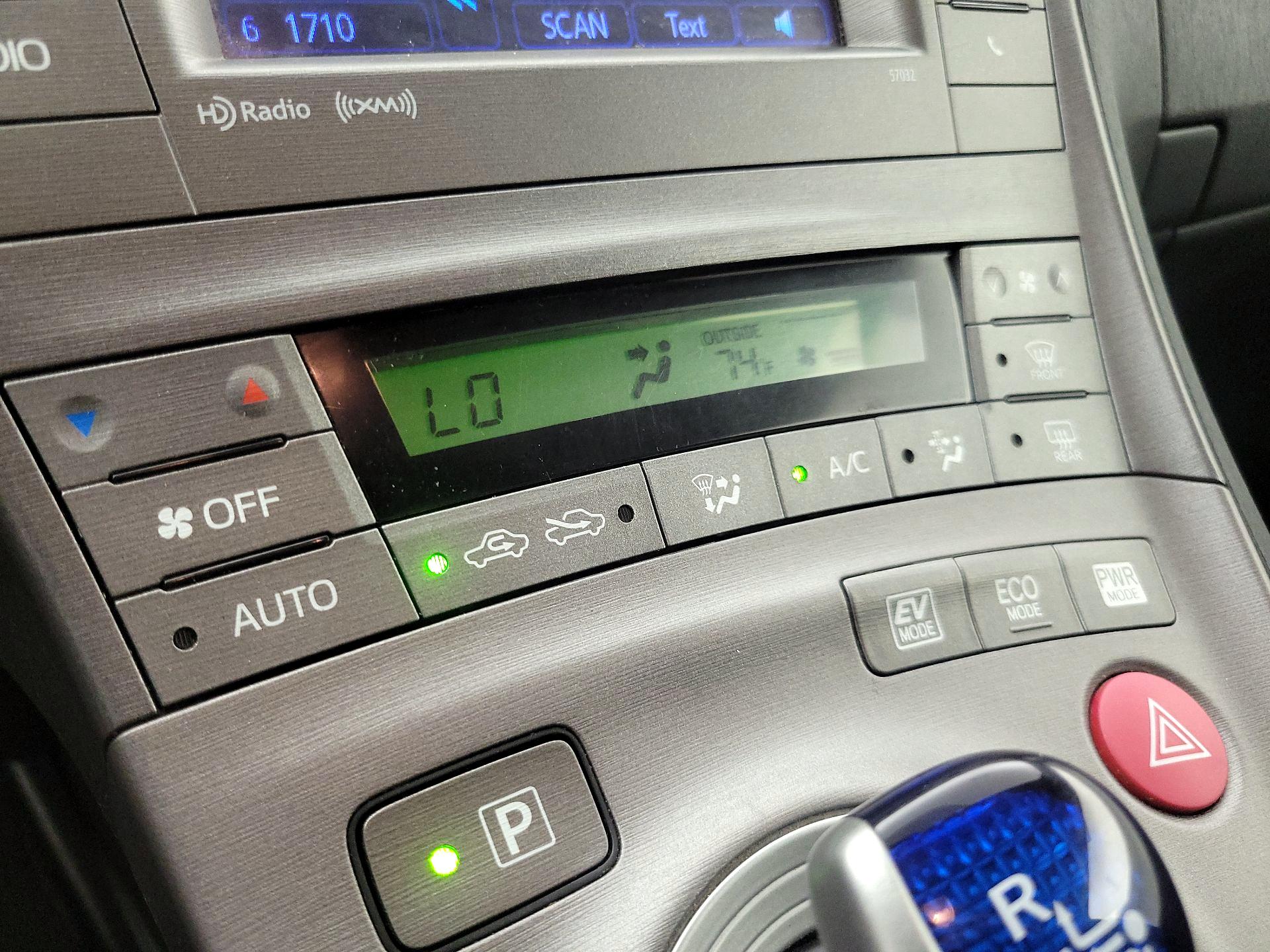 Thumbnail: 2014 Toyota Prius - 16