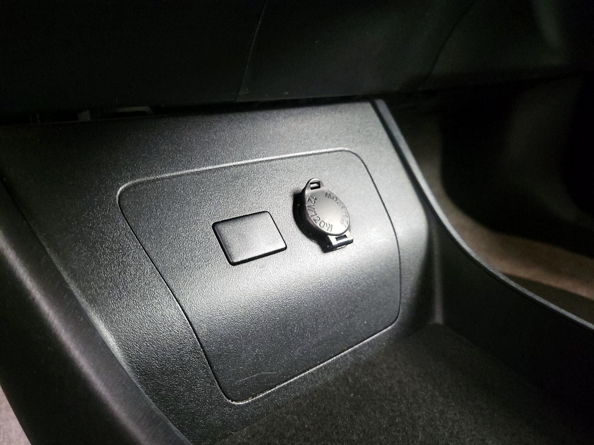 Thumbnail: 2014 Toyota Prius - 18