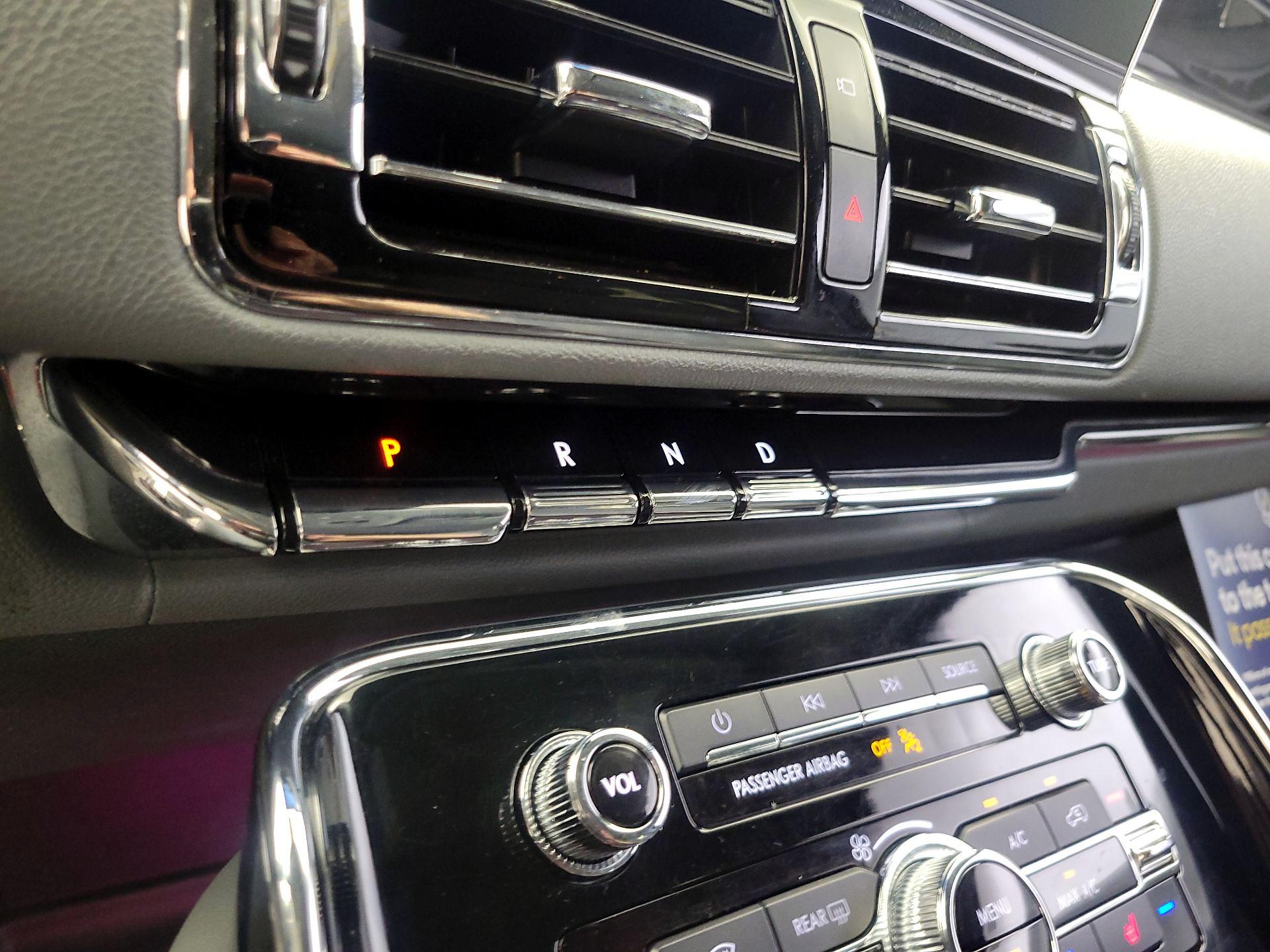 Thumbnail: 2021 Lincoln Navigator L - 18