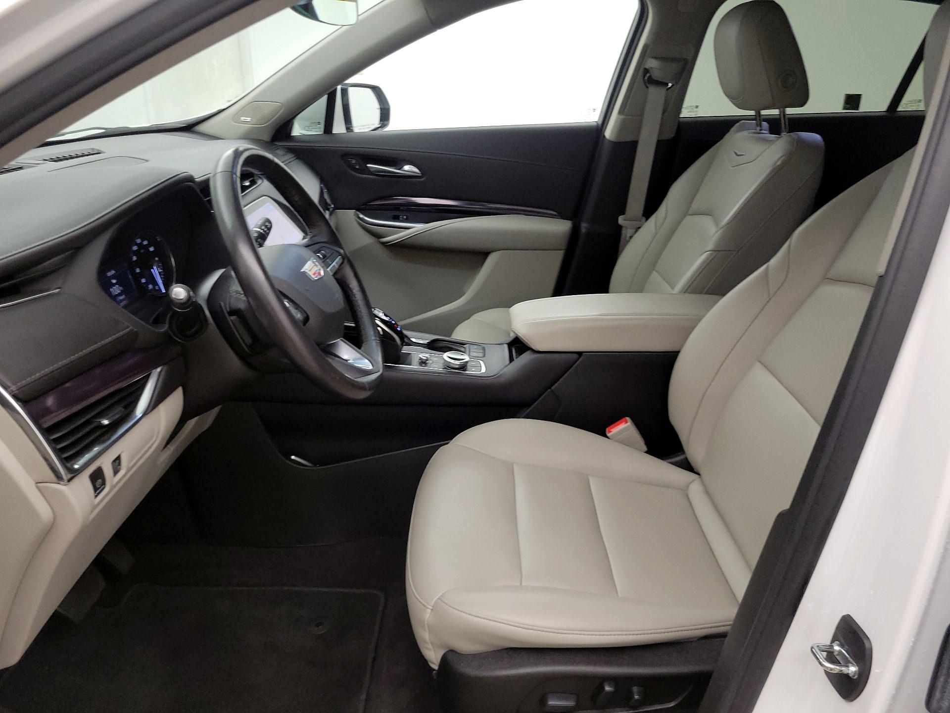 Thumbnail: 2023 Cadillac XT4 - 11