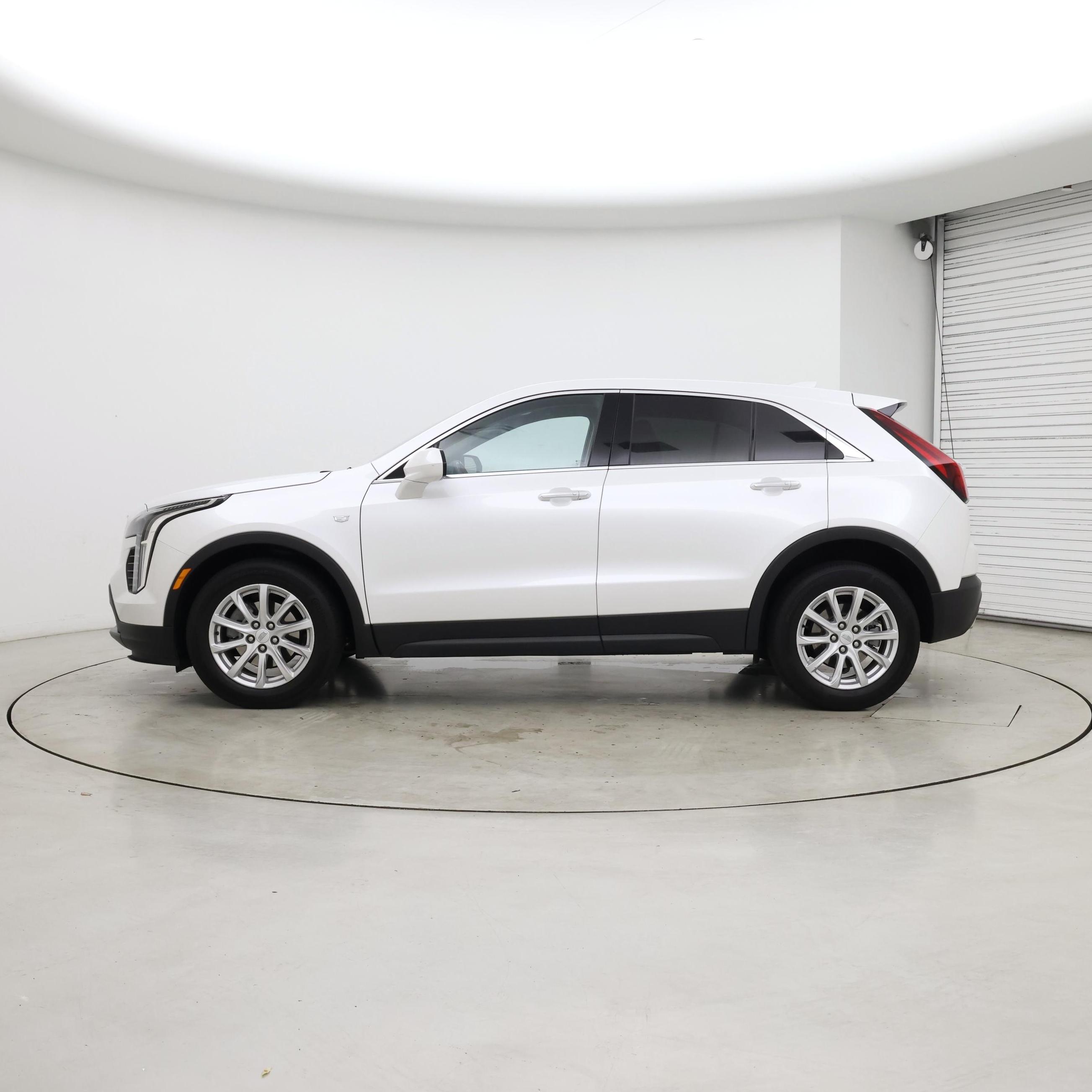Thumbnail: 2023 Cadillac XT4 - 3
