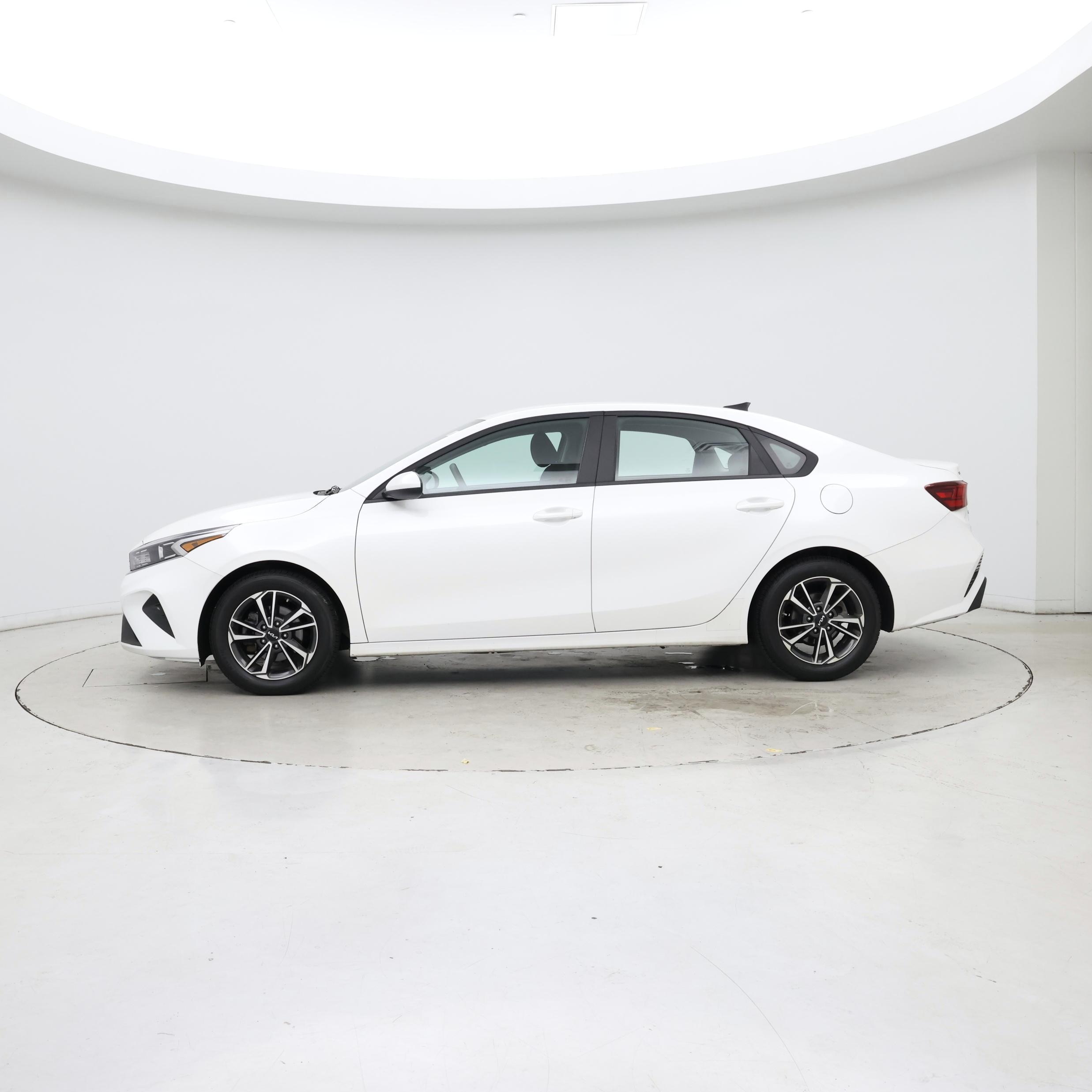 Thumbnail: 2023 Kia Forte - 3