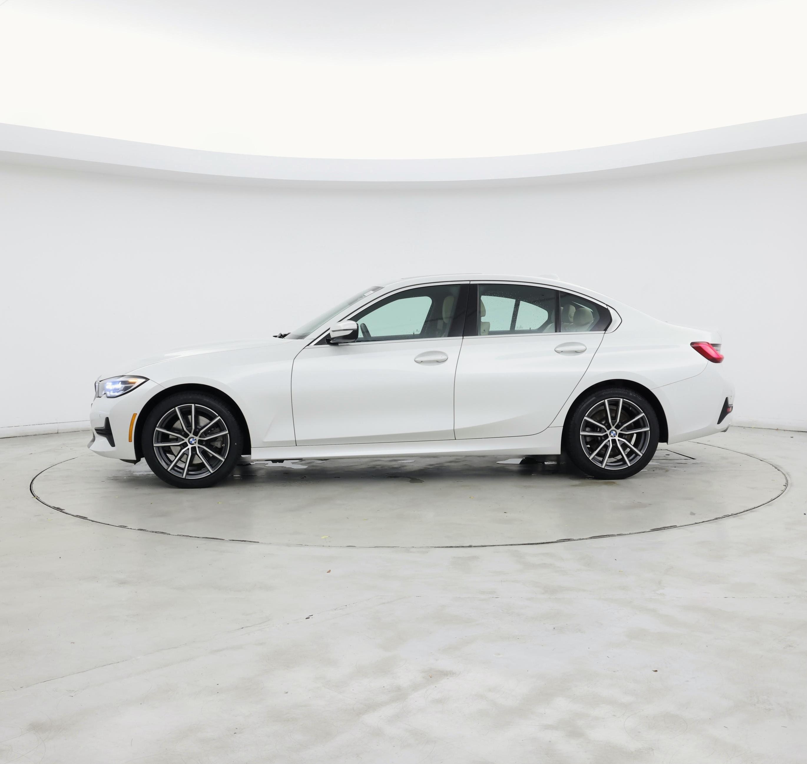 Thumbnail: 2021 BMW 3 Series - 3