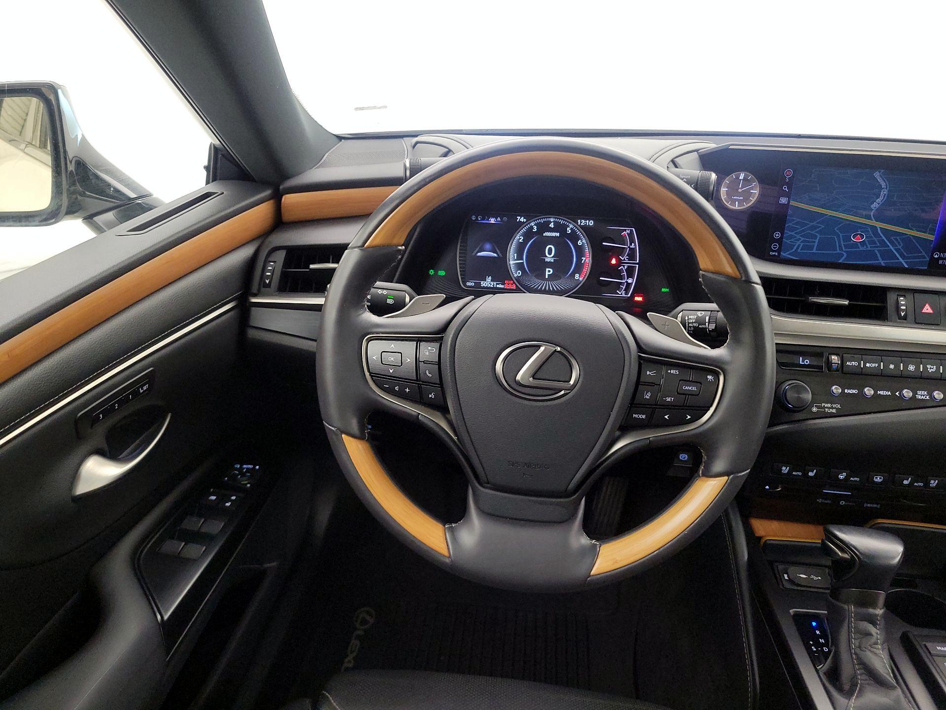 Thumbnail: 2020 Lexus ES - 10