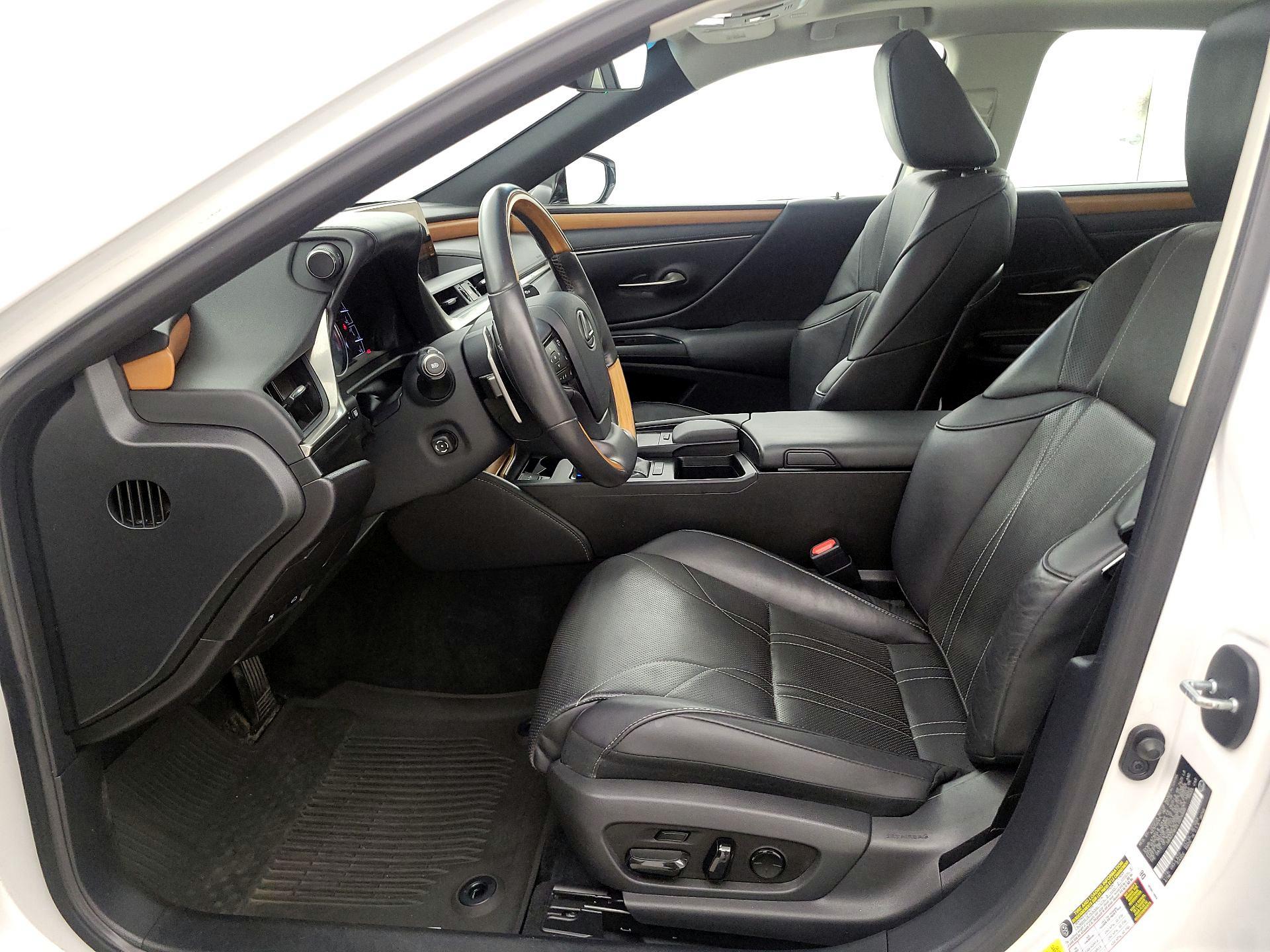 Thumbnail: 2020 Lexus ES - 11